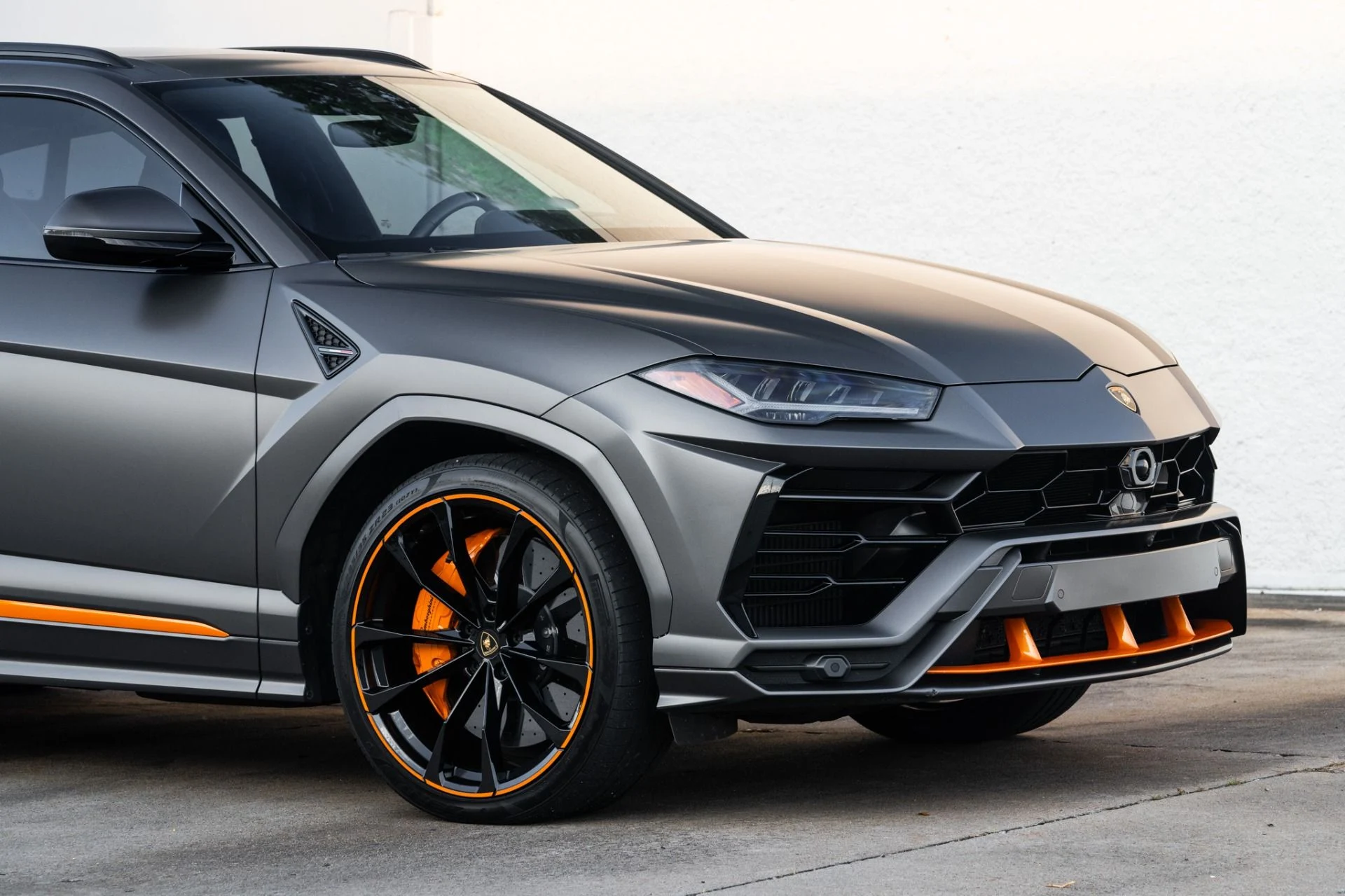 mph024_29189255_Used_2022_Lamborghini_Urus_Graphite_Capsule_1755805759_d491fec32e