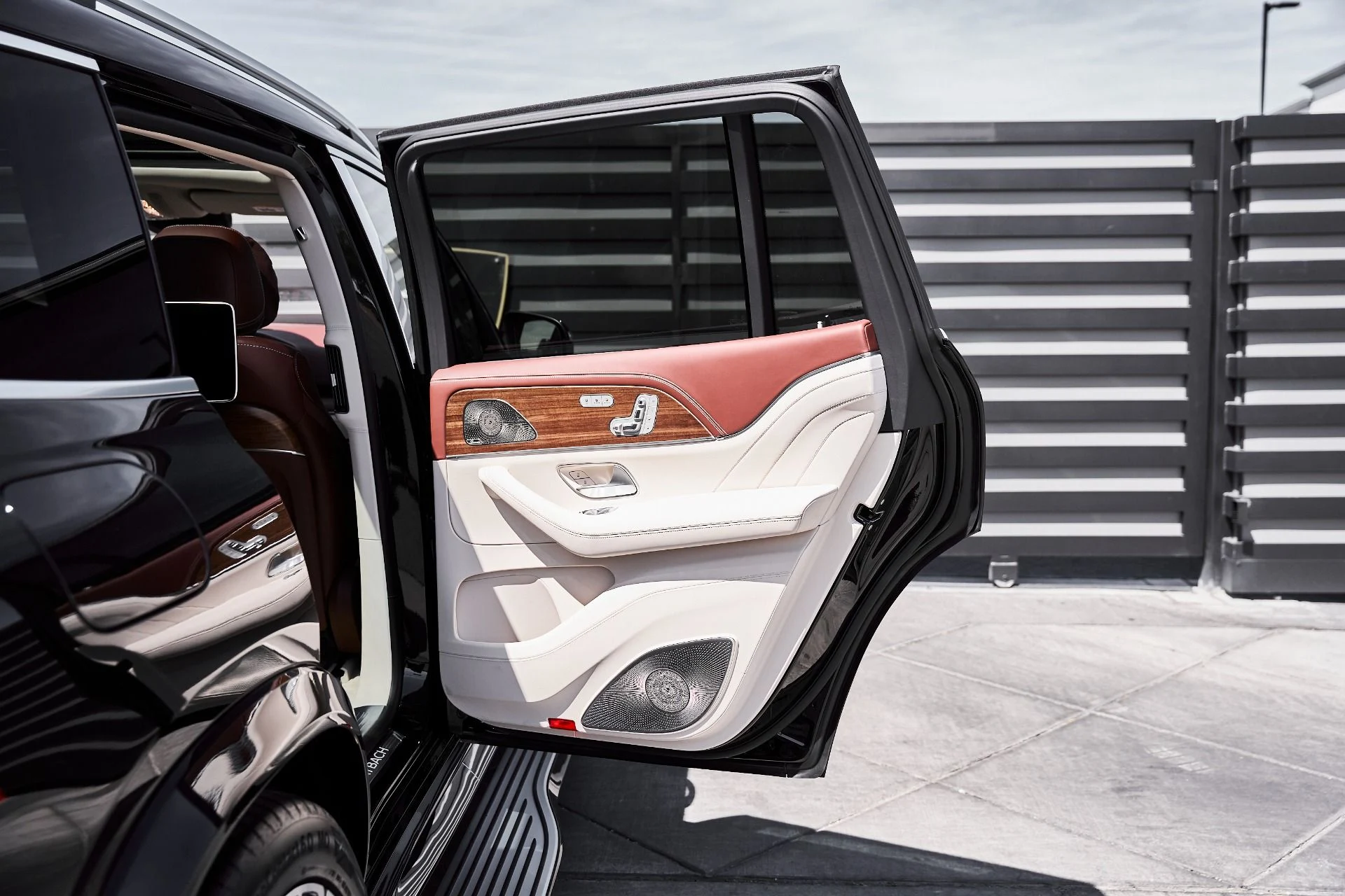 mph024_2924157105_Used_2026_Mercedes_Benz_GLS_Maybach_GLS_600_1776732770_50b49fc373