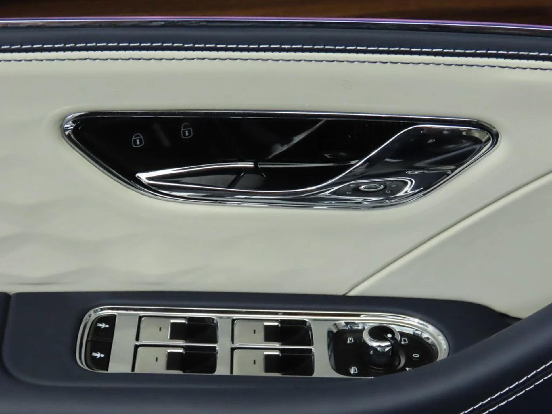 mph024_2926183934_new_2025_bentley_flying_spur_speedsedan_8119_22891451_25_1024_c72e93b88e