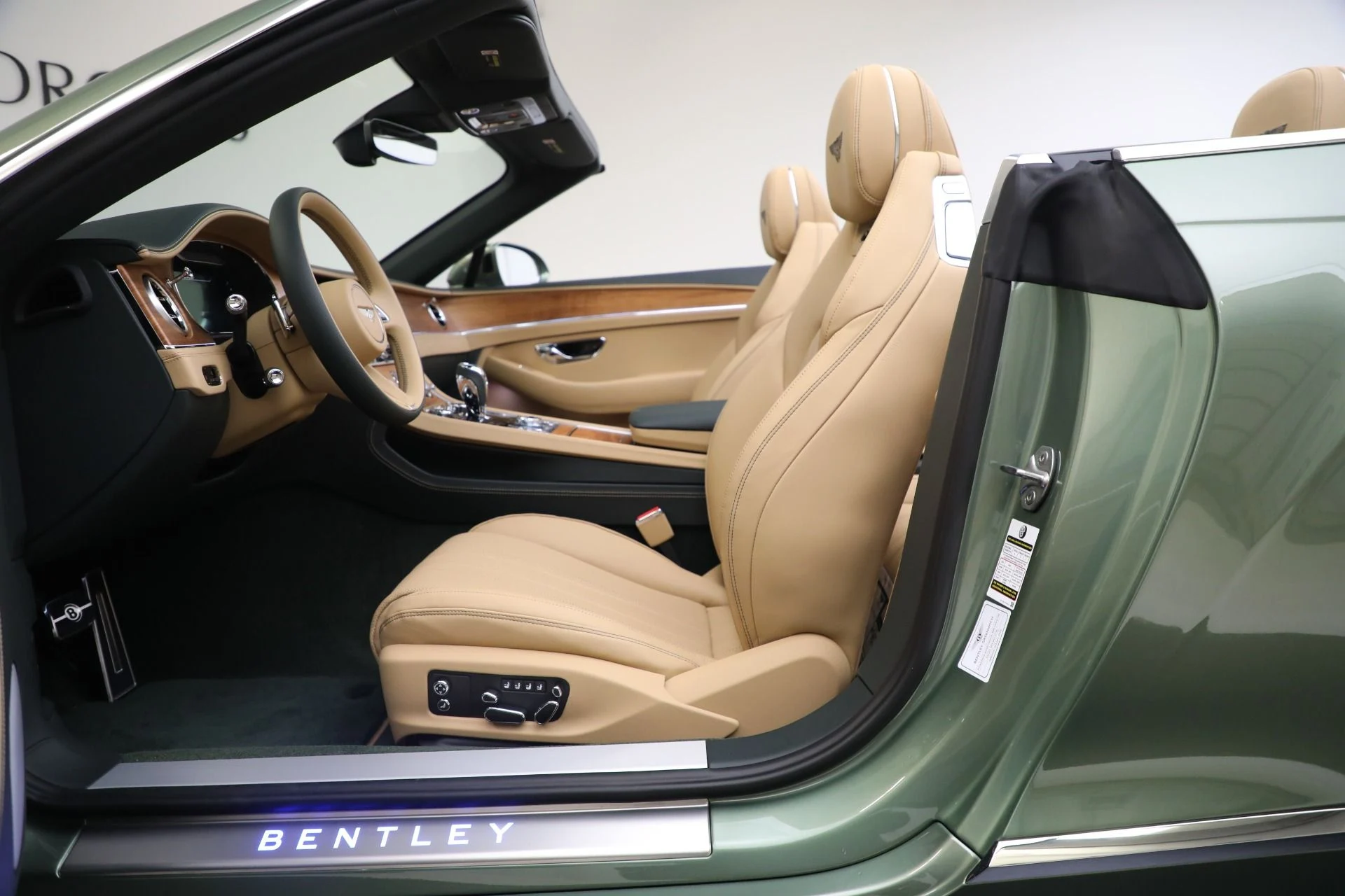 mph024_2927097844_New_2024_Bentley_Continental_GTC_V8_06acb246b5