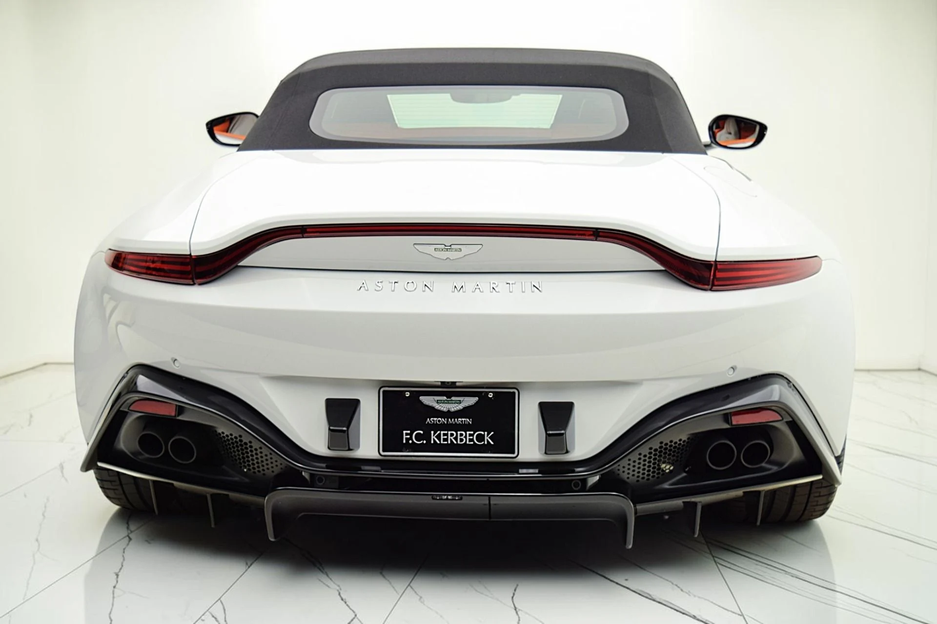 mph024_2931076930_Used_2023_Aston_Martin_Vantage_Roadster_1251a11857