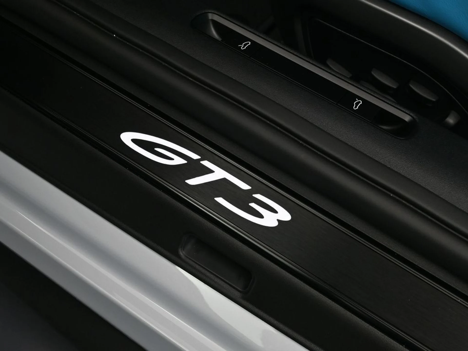 mph024_2937685065_f282717511919e3244dcca4e798b1ffax_4d12edd374