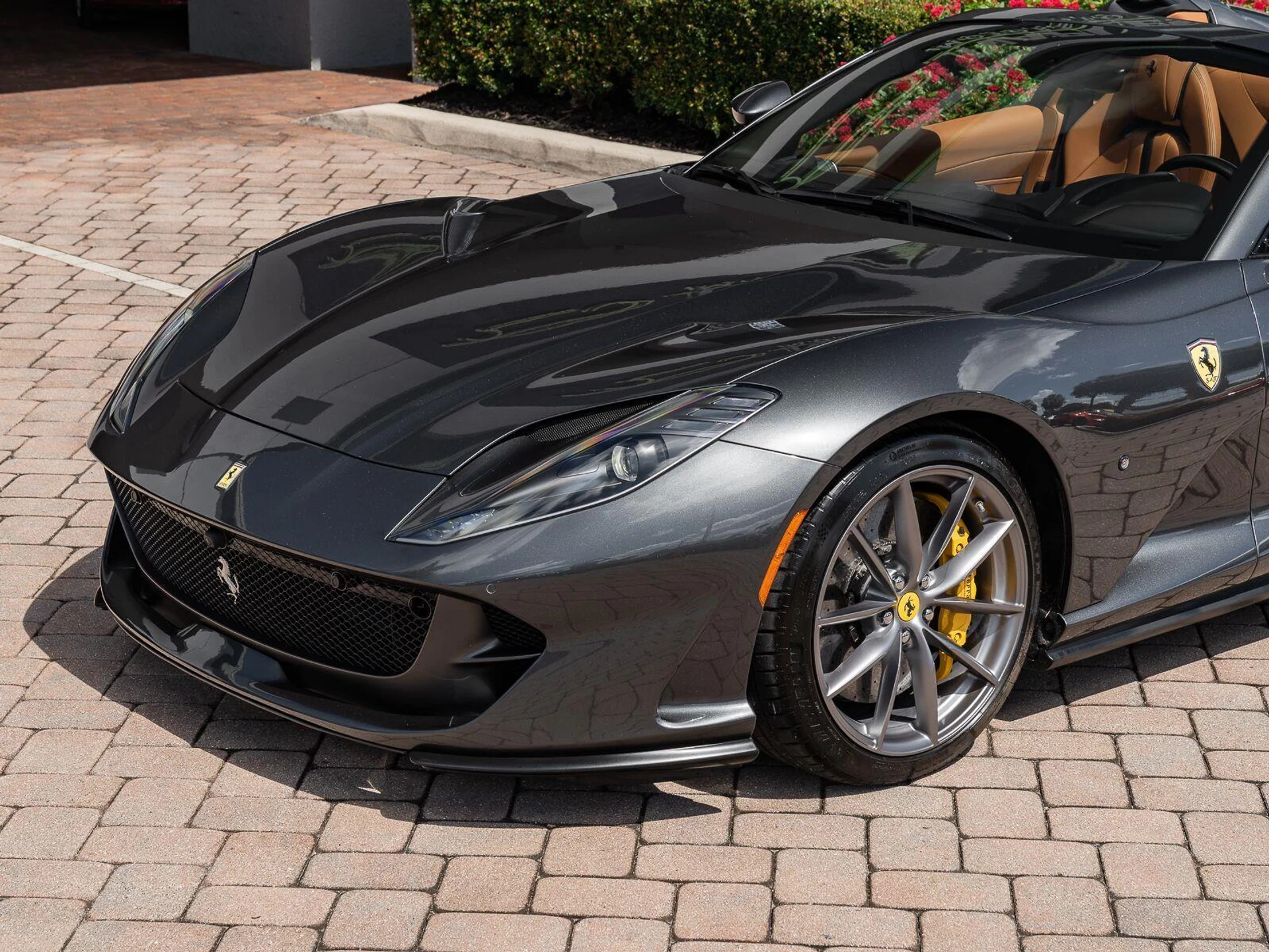 mph024_2952640663_Used_2022_Ferrari_812_GTS_Convertible_1784905684_d2e90fb58d