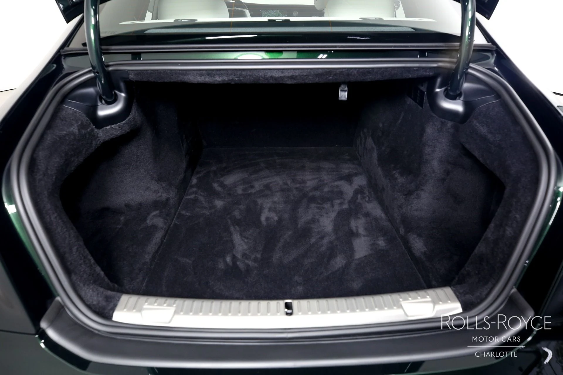 mph024_2953934179_Used_2022_Rolls_Royce_Ghost_1688237023_c72ee09955