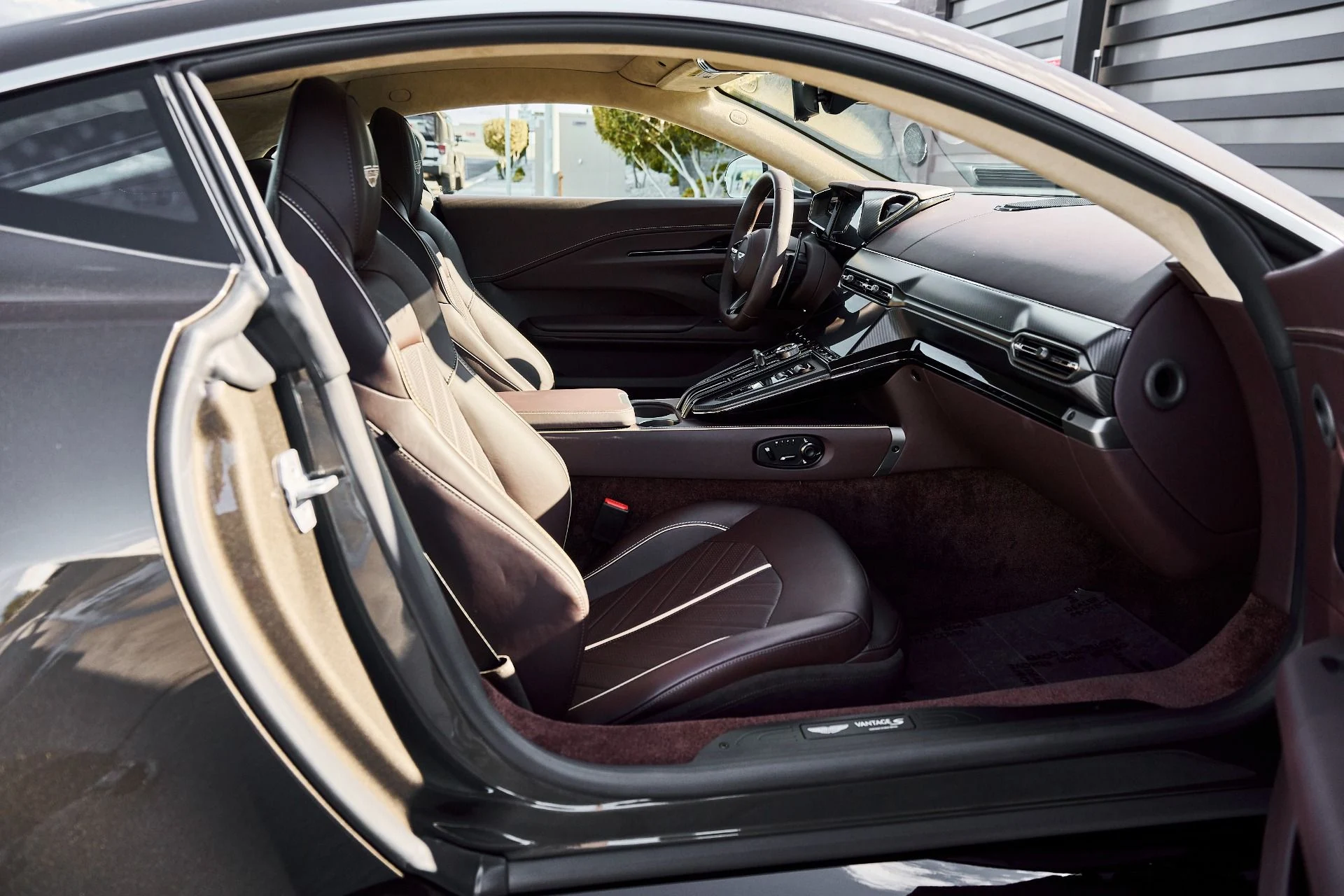 mph024_2958523518_Used_2026_Aston_Martin_Vantage_S_1778102476_344bd19800