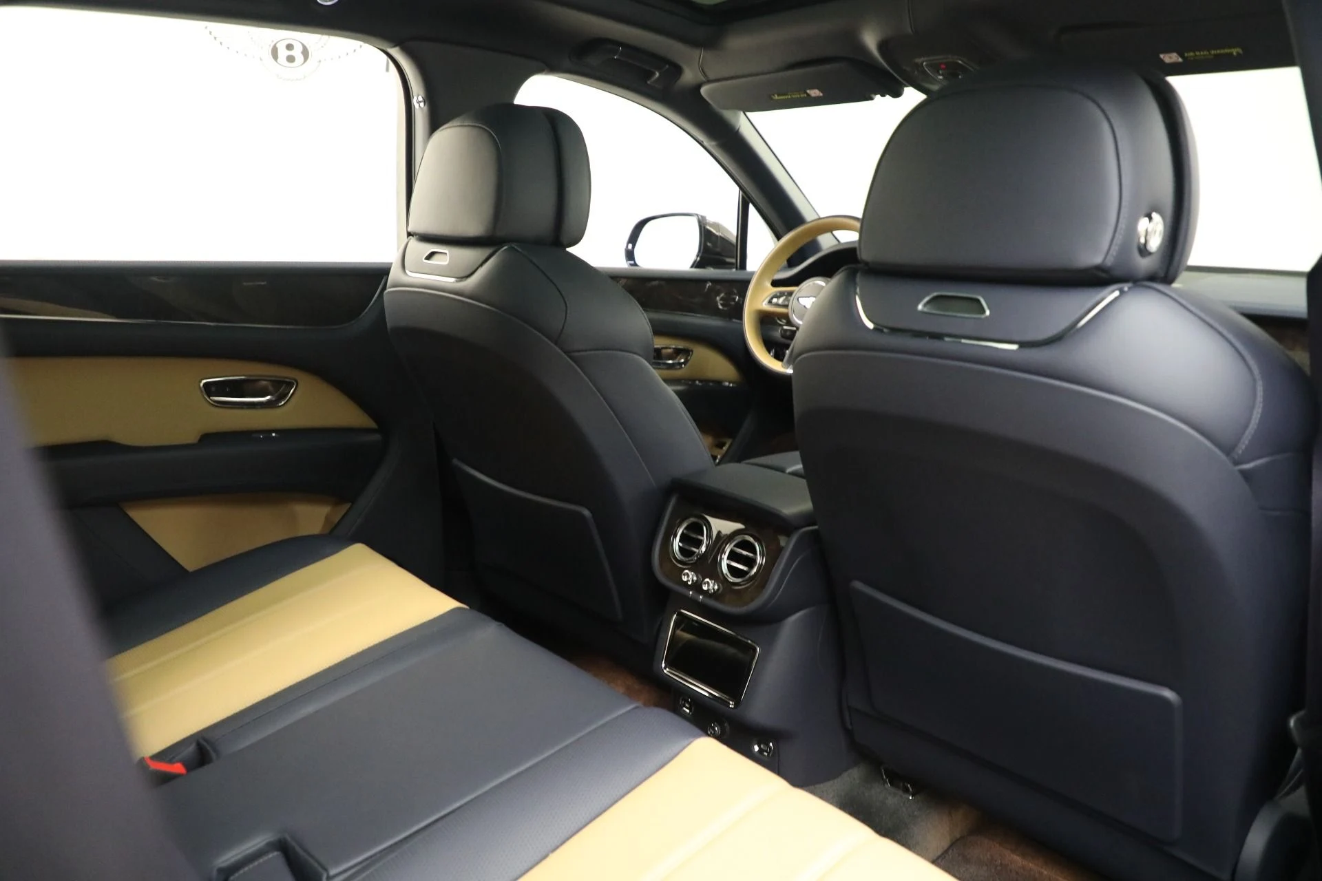 mph024_2960106680_Used_2022_Bentley_Bentayga_V8_e29d1412d0