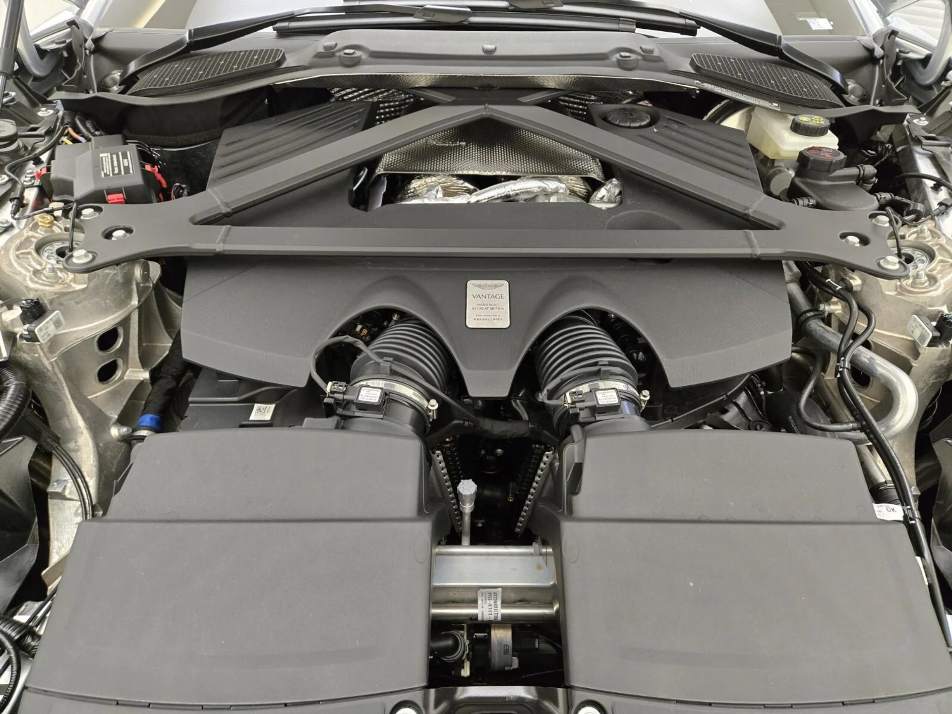 mph024_2960731455_New_2025_Aston_Martin_Vantage_1756012751_5a0630cc1d