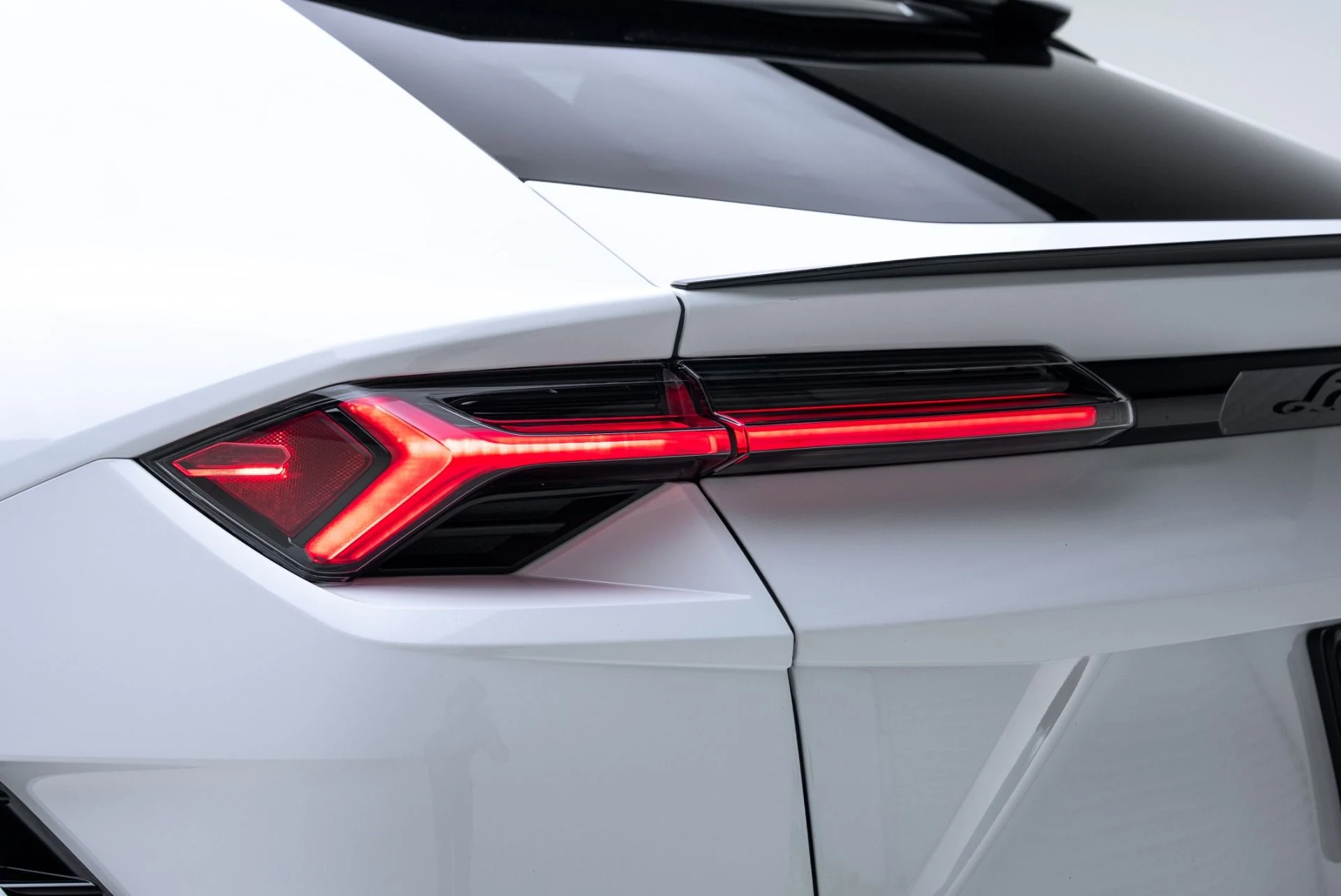 mph024_2961122466_Used_2024_Lamborghini_Urus_S_1774974370_32fc8d8cc0