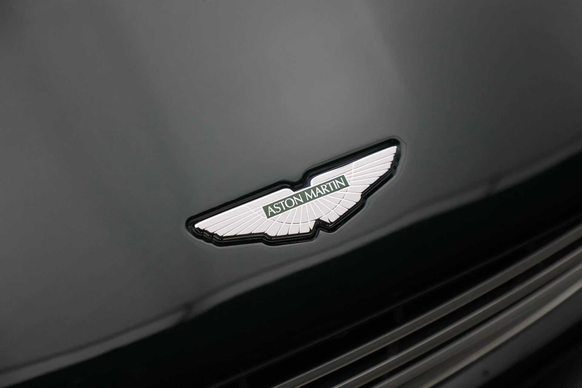 mph024_29665291_Used_2019_Aston_Martin_DB_11_Volante_80a0d00476