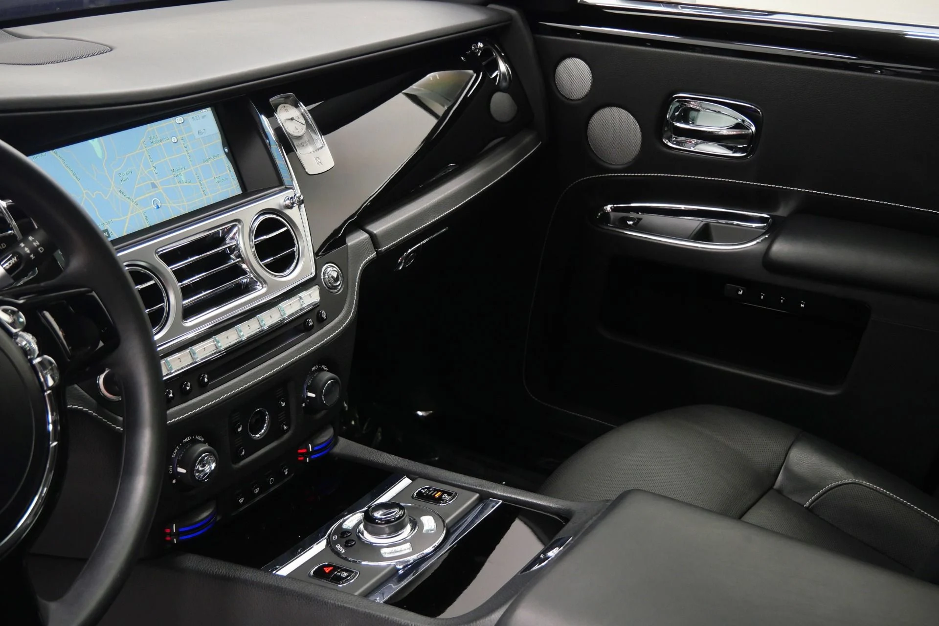 mph024_2984307737_Used_2013_Rolls_Royce_Ghost_Rear_Seat_Entertainment_Picnic_Tables_V12_Power_1766770439_ece0195fb9