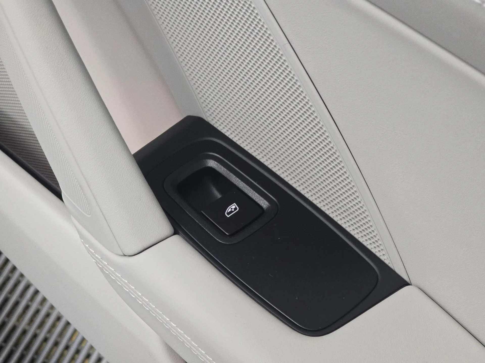 mph024_2984816113_5f295f0b7f52740661bd288f4a2d8d2dx_79071025de