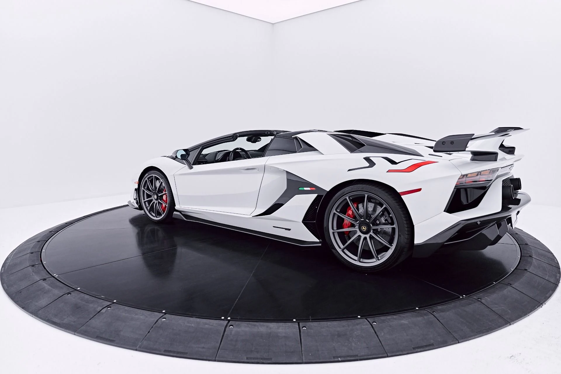 mph024_2987465199_Used_2021_Lamborghini_Aventador_SVJ_Base_1784080181_6802502b65
