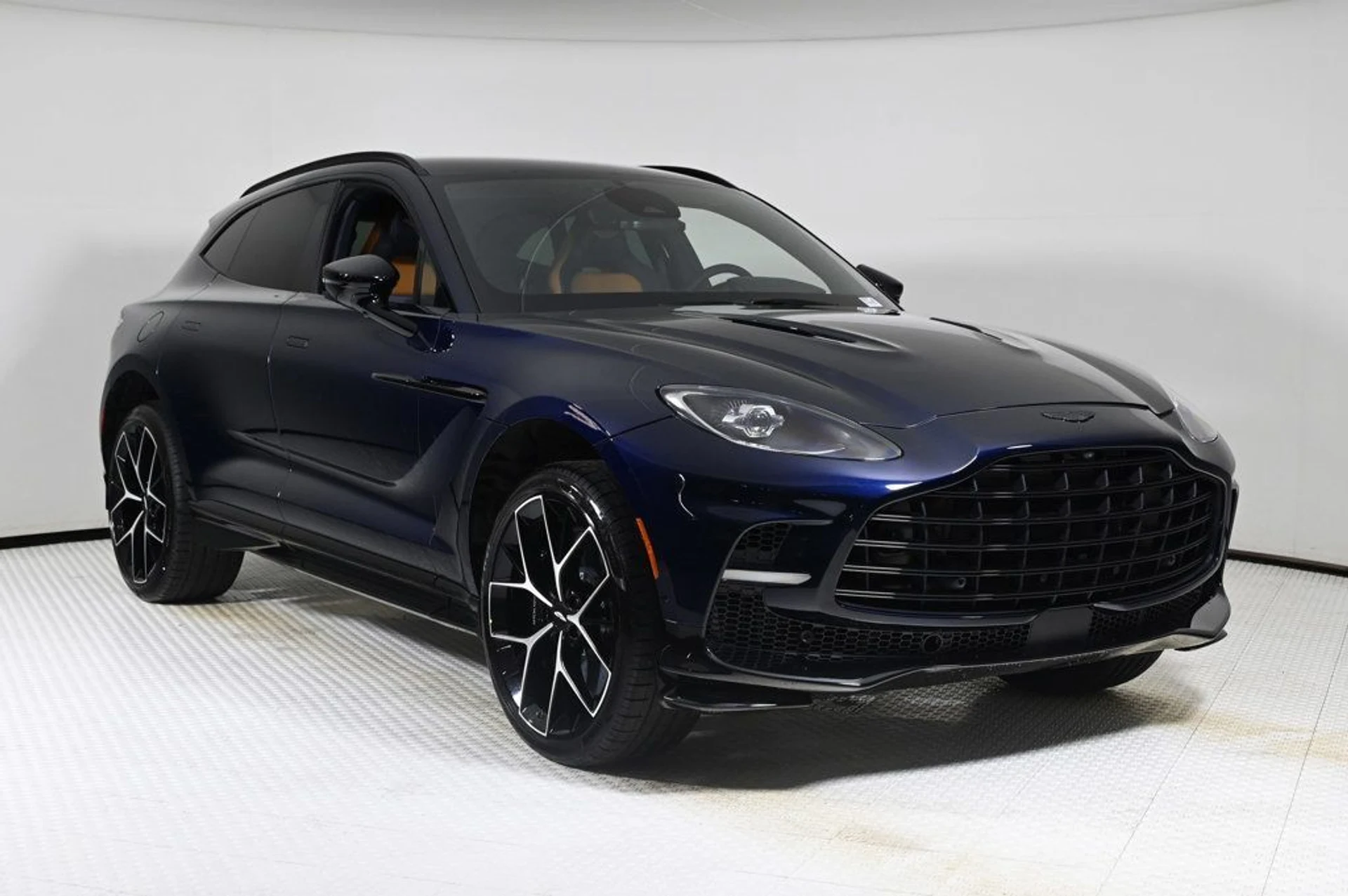 mph024_2996271450_new_2026_aston_martin_dbx_707awd_11350_22970164_24_1024_c01f0cee13