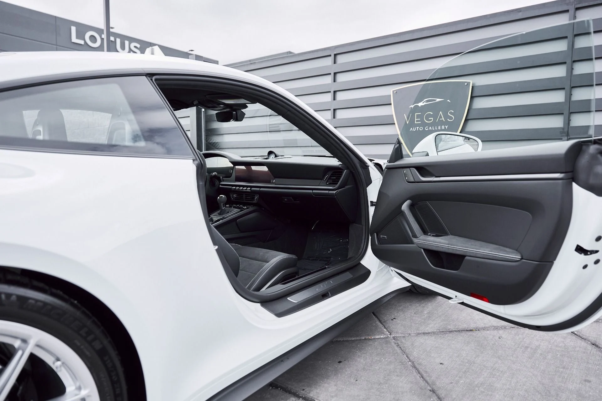 mph024_2997079759_Used_2025_Porsche_911_GT_3_1766797607_fb24255ee4