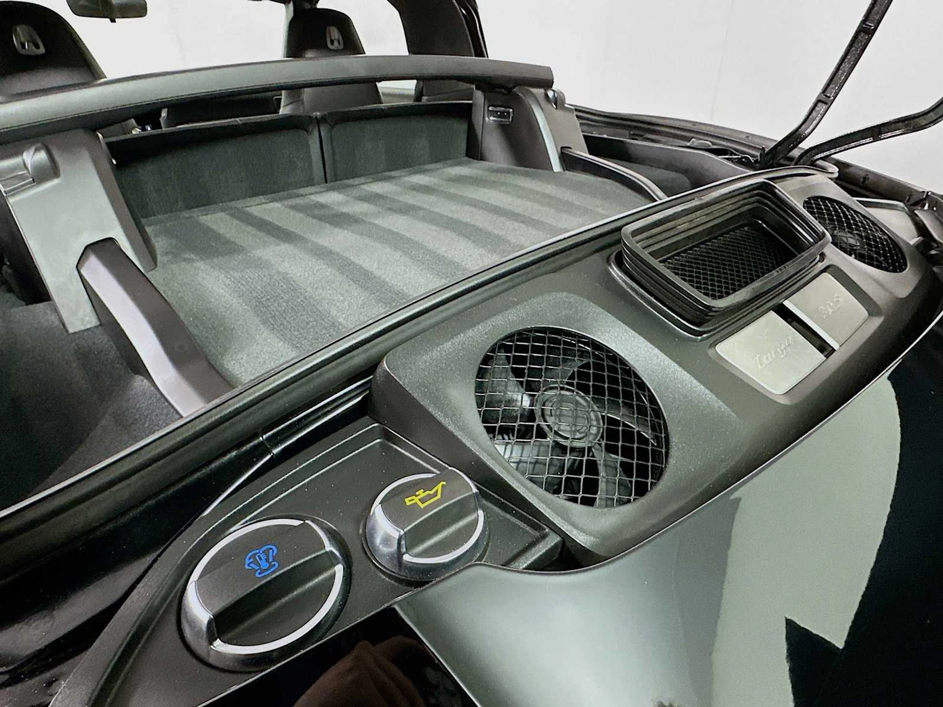 mph024_2999586240_97c352b70b479099dd764202cc027eb0_064b41db90