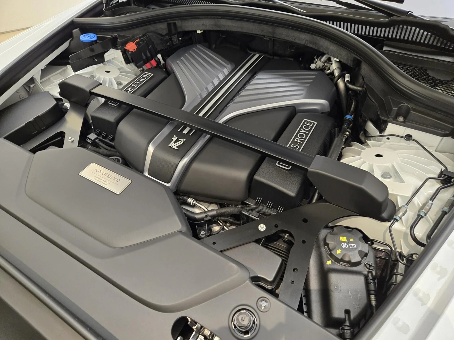 mph024_3000508569_New_2026_Rolls_Royce_Cullinan_1761025730_7e0aa86806