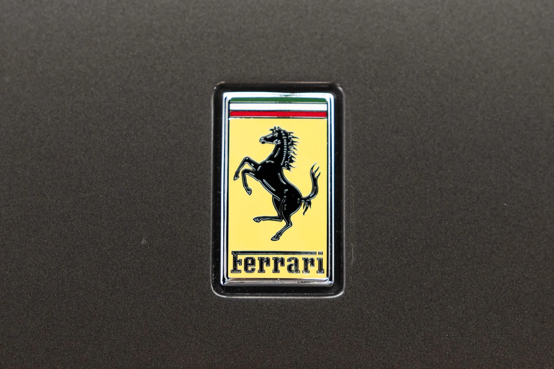 mph024_3004078393_Used_2019_Ferrari_Portofino_1784318320_5c1b524fa1