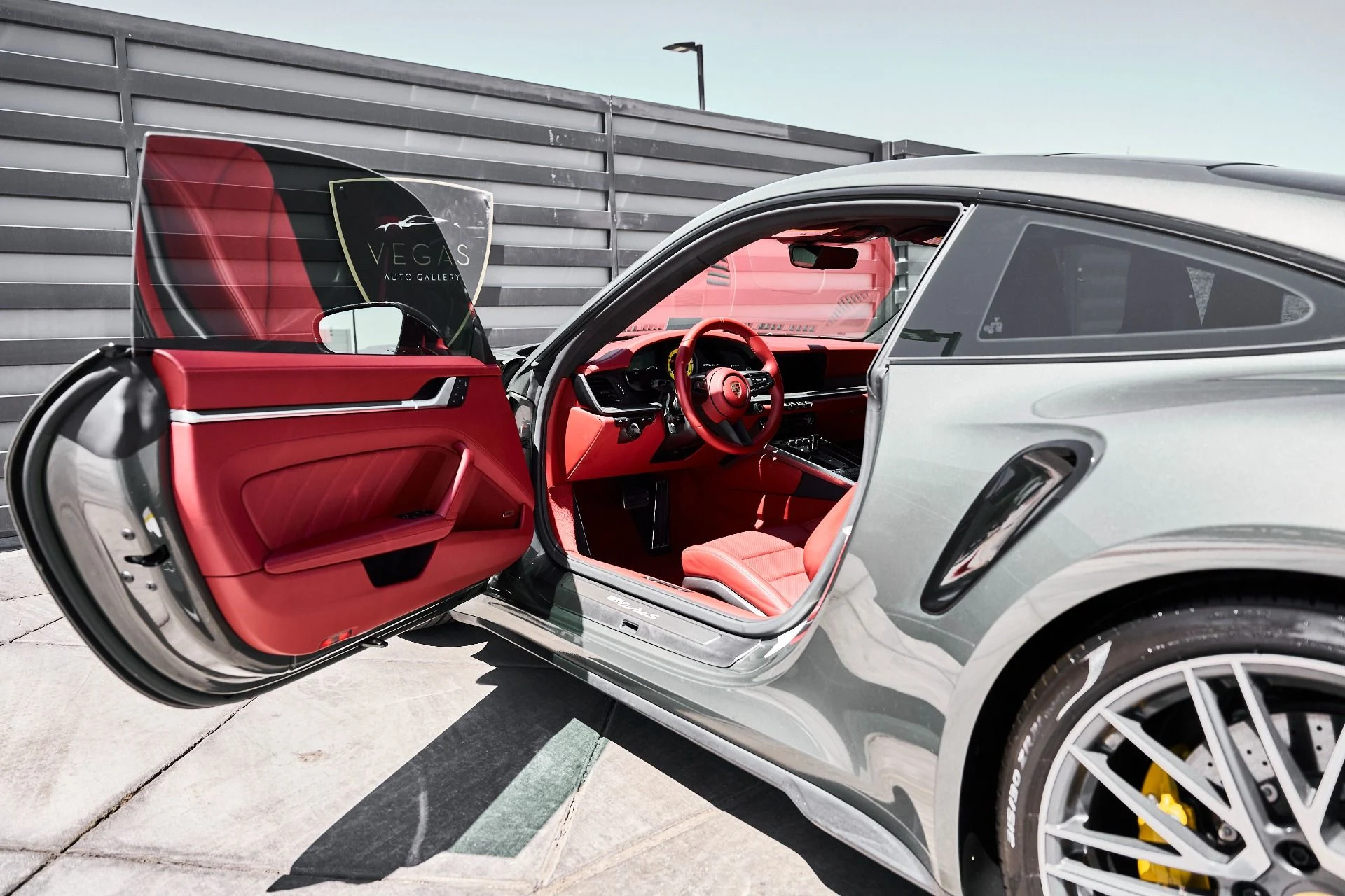 mph024_3004851639_Used_2023_Porsche_911_Turbo_S_1777011084_41aa600405