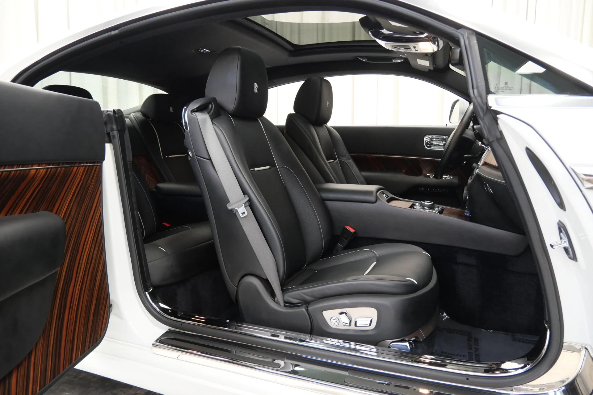 mph024_3010218947_Used_2016_Rolls_Royce_Wraith_The_Wraith_Package_Canadel_Paneling_Driver_Assistance_3_1764606909_72ff1e94f0