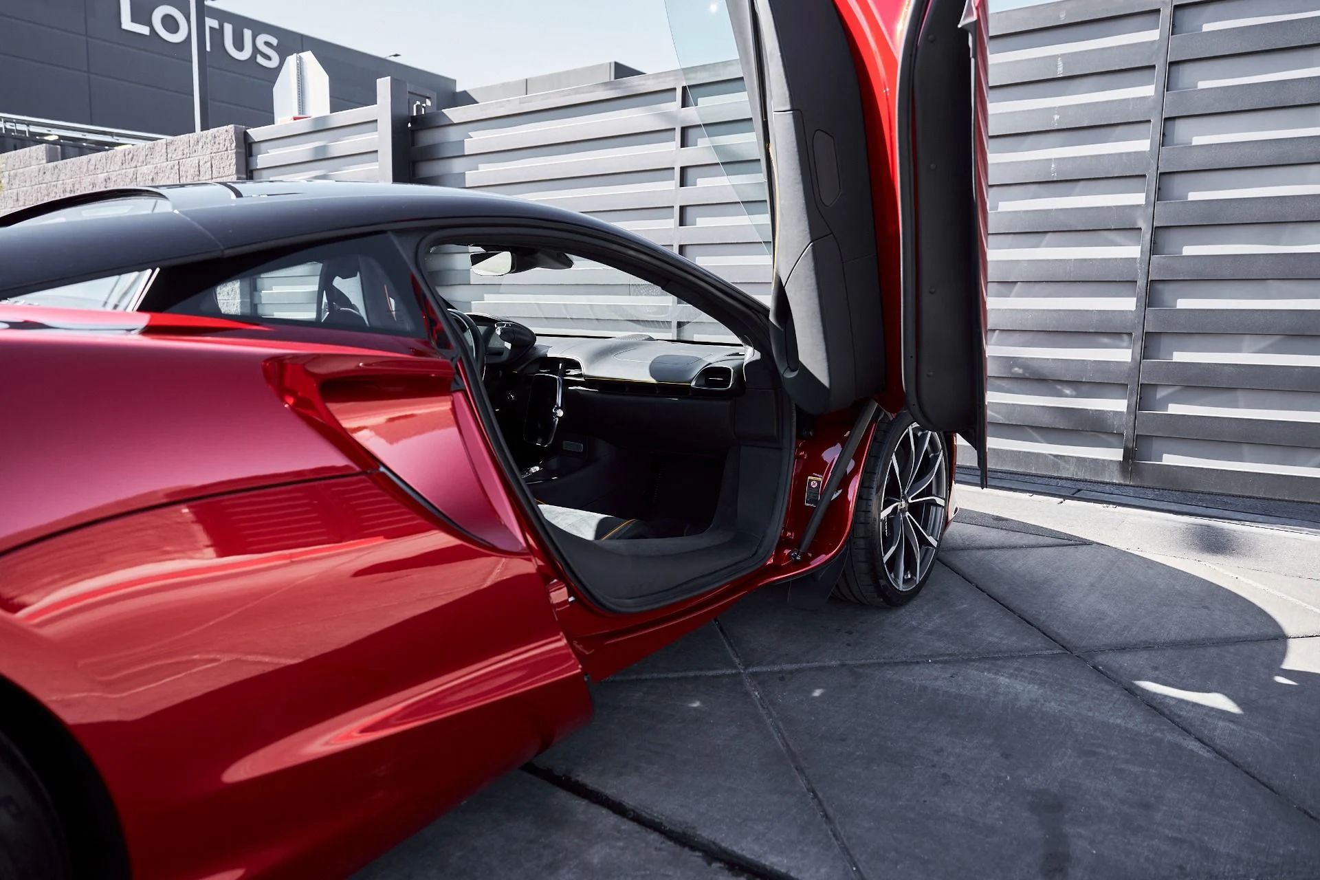 mph024_3011972805_Used_2023_Mc_Laren_Artura_1770256436_9ab3a46e77