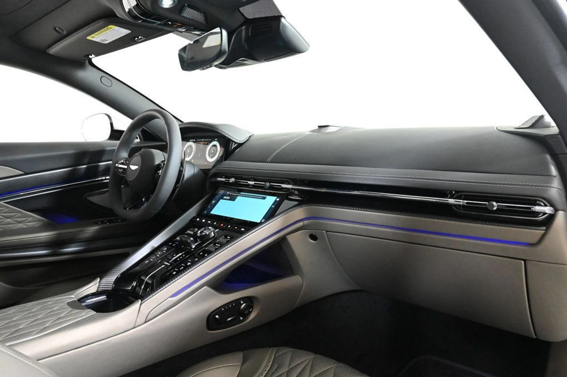 mph024_3021206492_new_2026_aston_martin_db12_11350_22941793_24_1024_bfed83387d