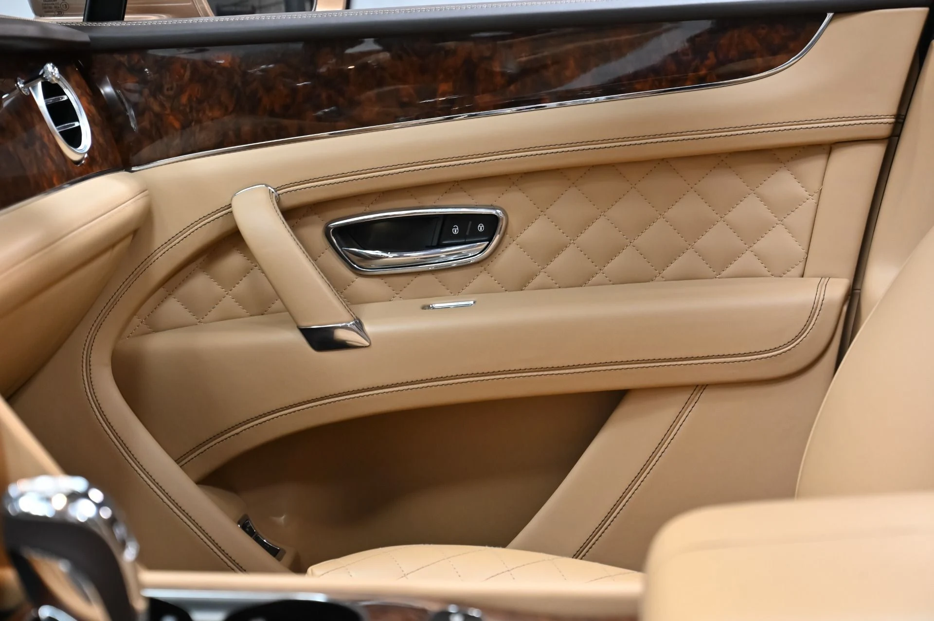 mph024_3029730221_Used_2017_Bentley_Bentayga_W12_1759876449_db5fd6c12c