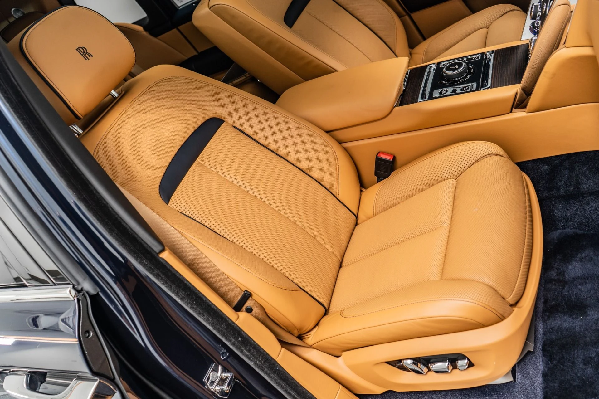 mph024_3030493706_Used_2020_Rolls_Royce_Cullinan_Rear_Theatre_Configuration_Bespoke_Audio_Picnic_Tables_1785529076_50916aac63