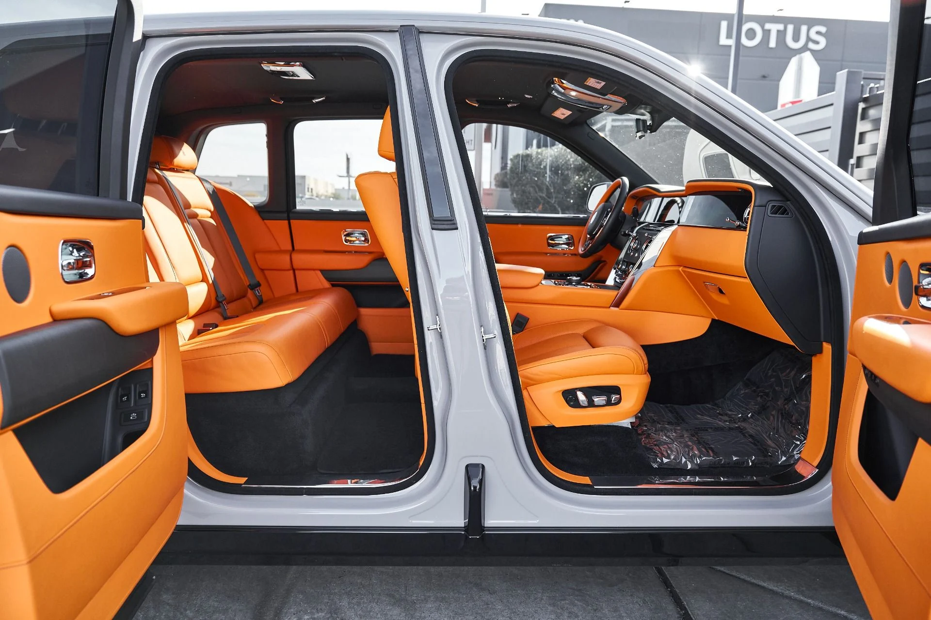 mph024_3035811832_Used_2025_Rolls_Royce_Cullinan_1766456617_417134a390