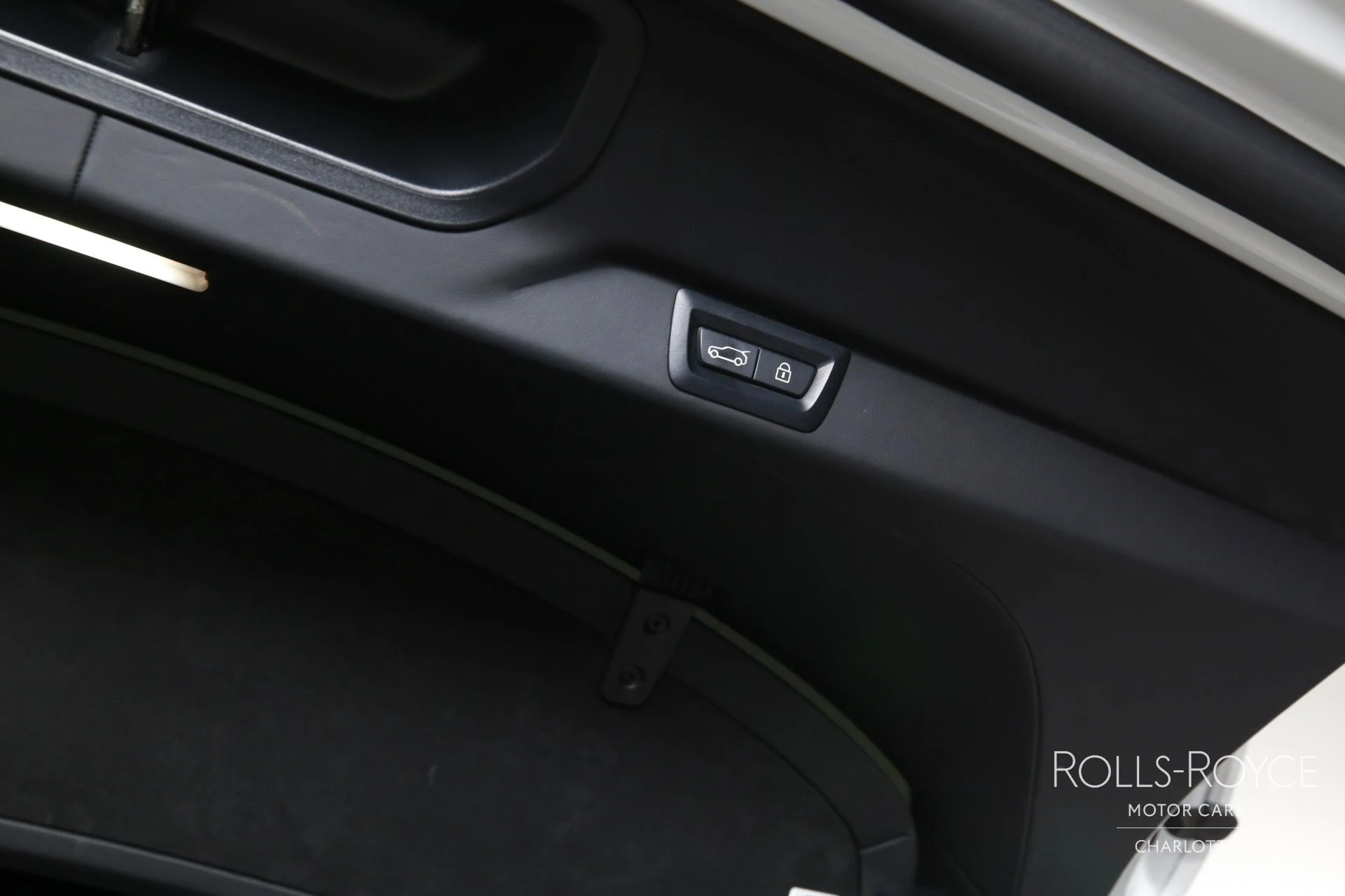 mph024_3036972514_Used_2020_Rolls_Royce_Cullinan_1750950377_f804be173d