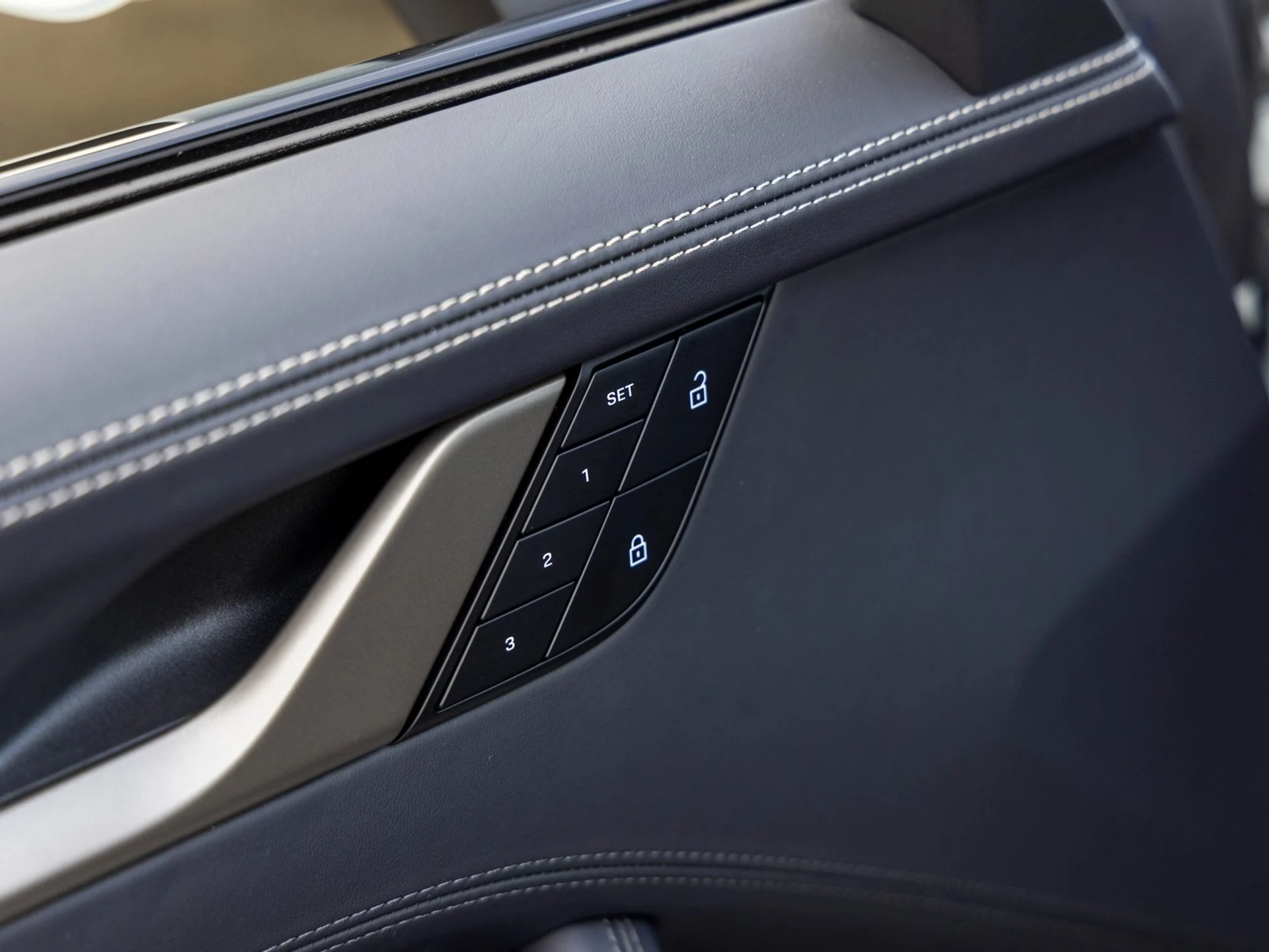 mph024_3037140859_25_657bd5de4c