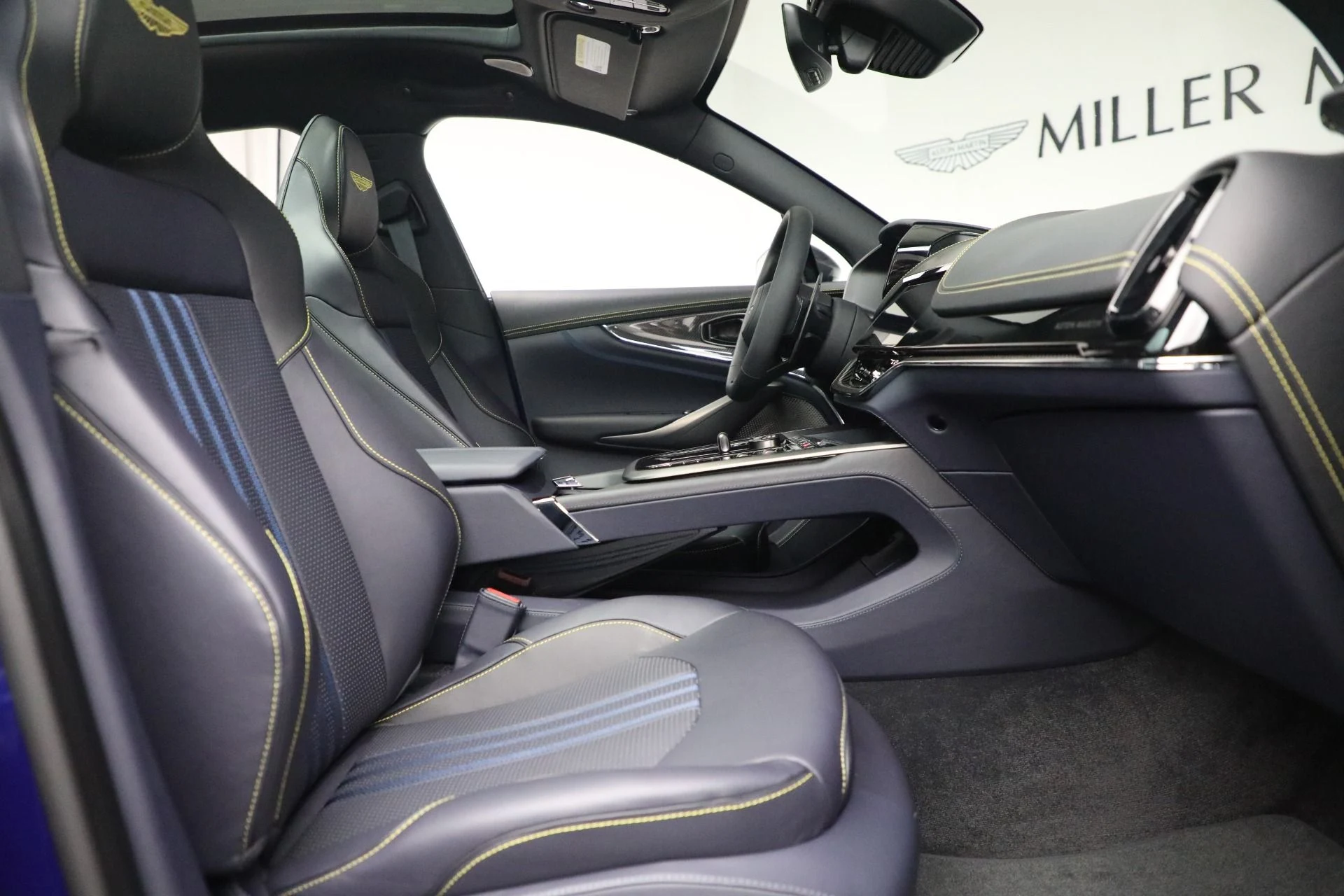 mph024_3041905076_New_2025_Aston_Martin_DBX_707_707_02d53c756e
