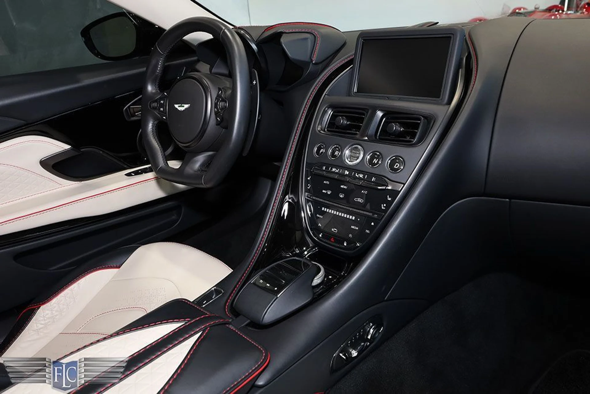 mph024_30438917_used_2022_aston_martin_dbs_superleggeracoupe_9689_22952406_25_1024_68807fbec4