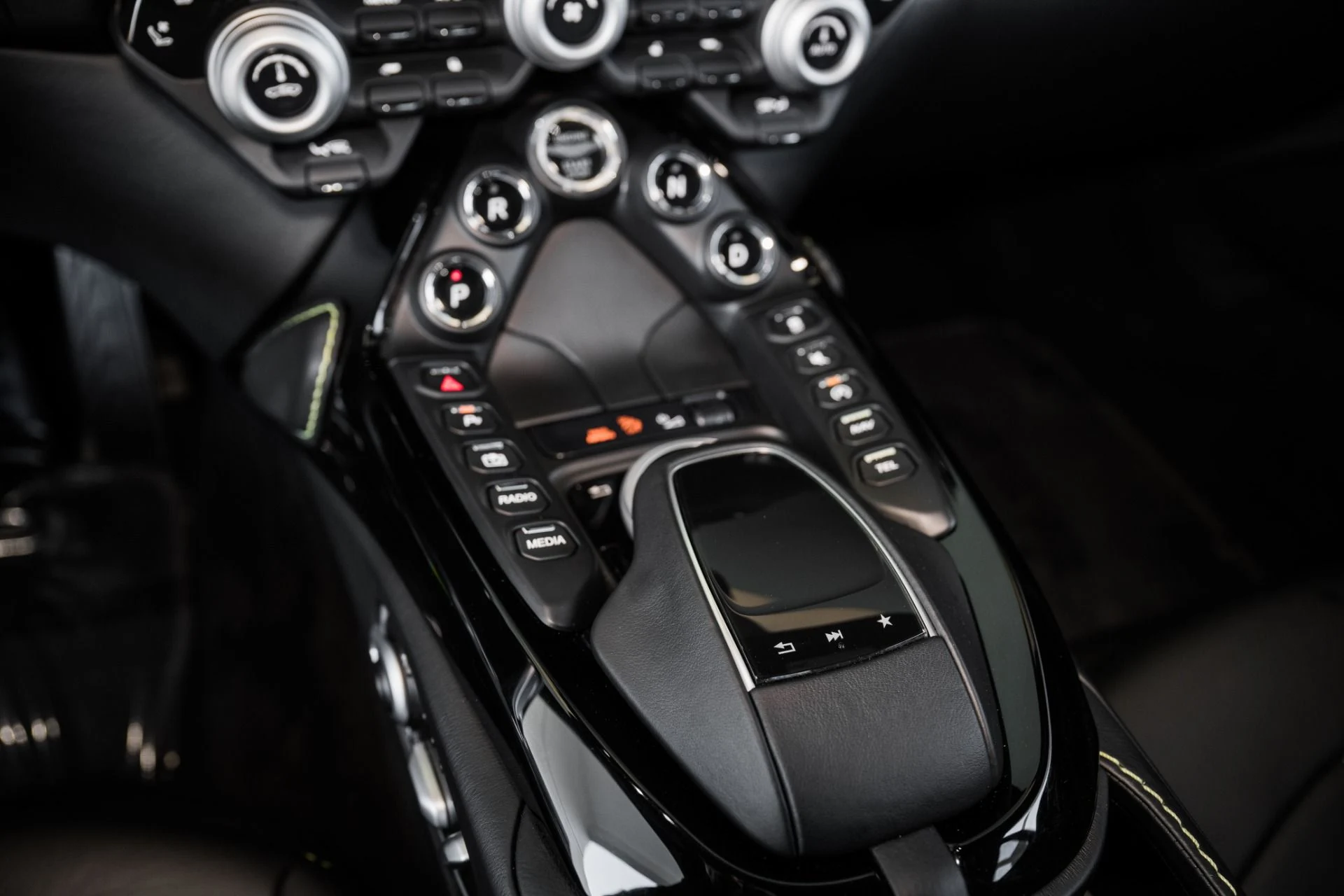 mph024_3048043747_Used_2020_Aston_Martin_Vantage_V8_Coupe_1690551431_374eba8b26