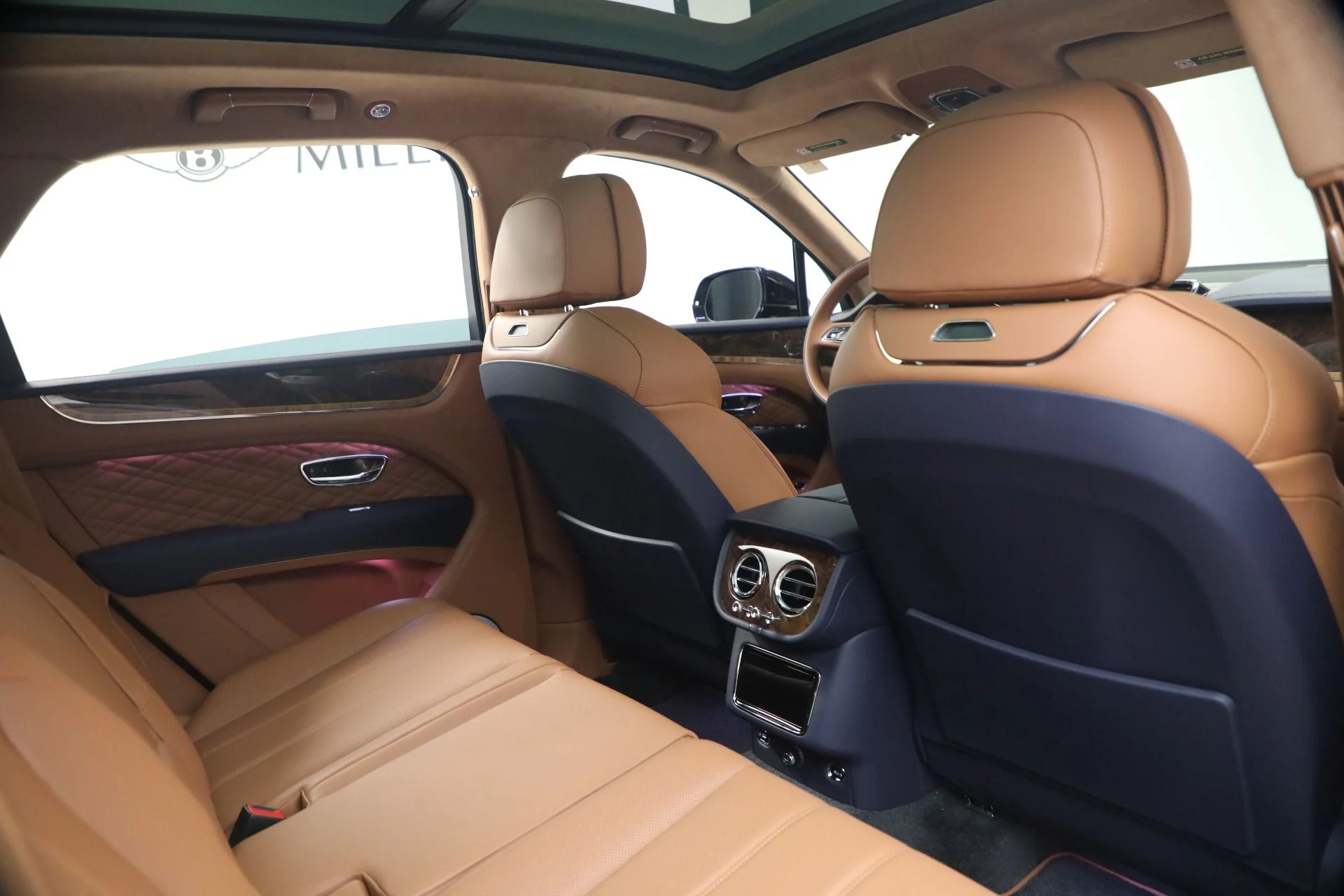mph024_3051392846_New_2026_Bentley_Bentayga_Azure_V8_1781035645_481a29f9eb