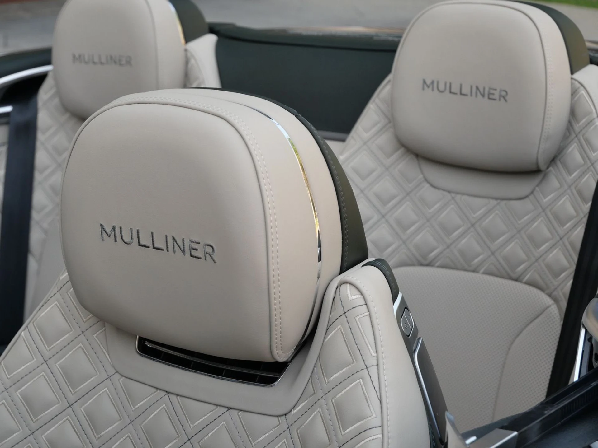 mph024_3055145067_1afee2d21bff5aaabb17e2de70367487x_5276e6c4c5