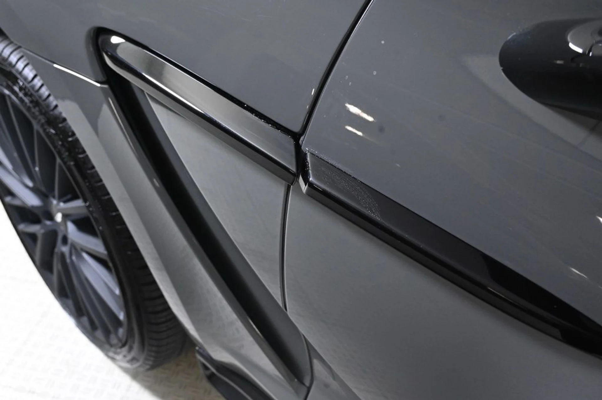 mph024_3059553412_used_2025_aston_martin_dbx_707_11350_22966426_24_1024_f77147e7dd