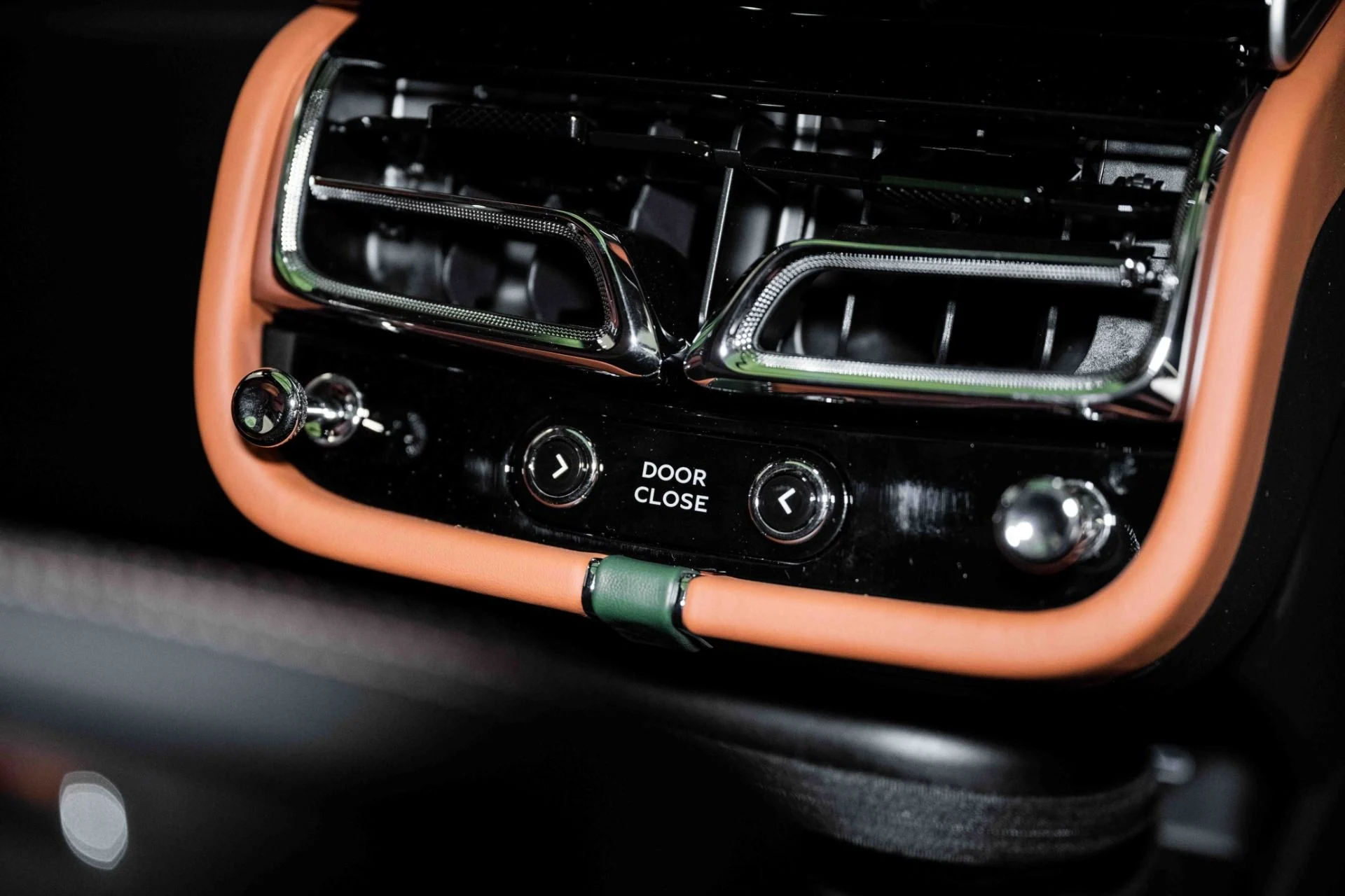 mph024_3065492277_Used_2024_Bentley_Bentayga_EWB_Azure_V8_1718899287_ece3927345