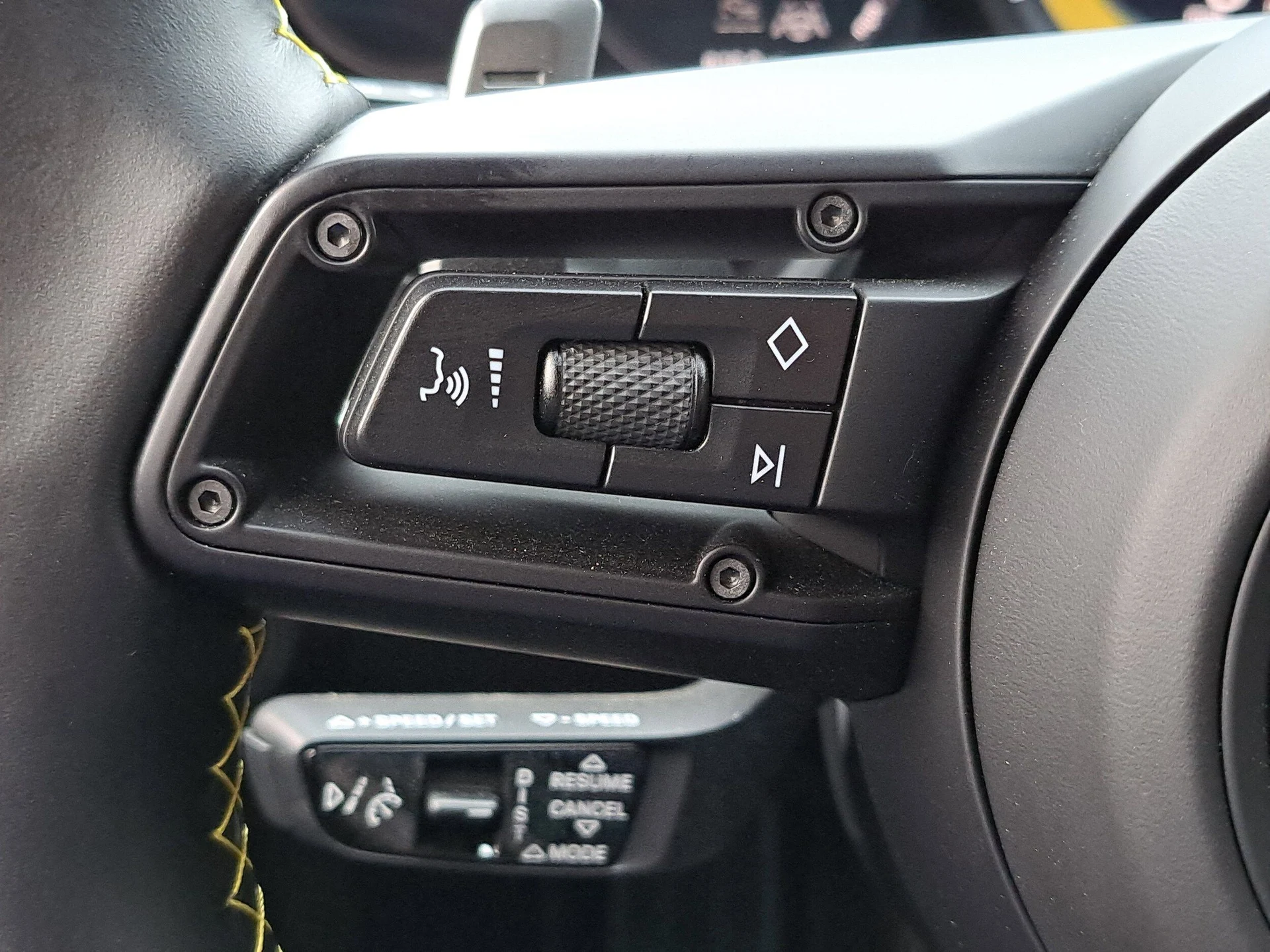 mph024_3070334104_ad9dc6f0cb52d88a149b347d5b368444x_97d05fc12e