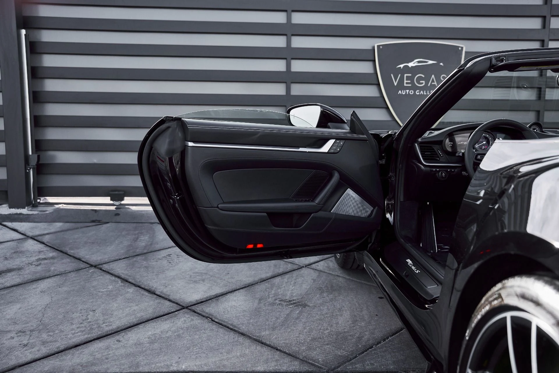 mph024_3070352145_Used_2022_Porsche_911_Turbo_S_1773939906_6d92e2e78f