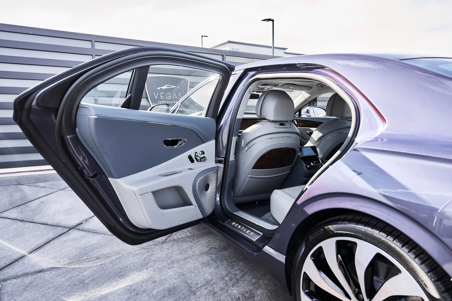 mph024_3075443637_Used_2026_Bentley_Flying_Spur_V8_1775613275_fc3678c0b1