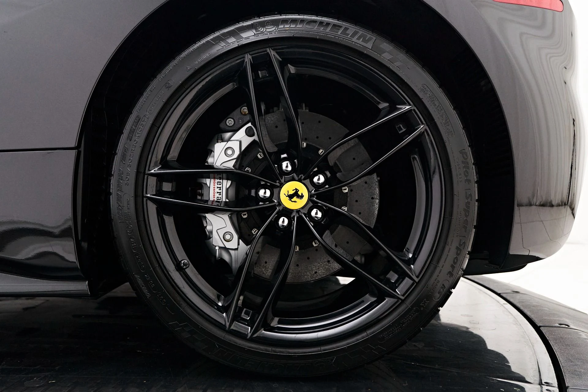 mph024_3083271571_Used_2018_Ferrari_488_Spider_Base_1717624092_1d543df353