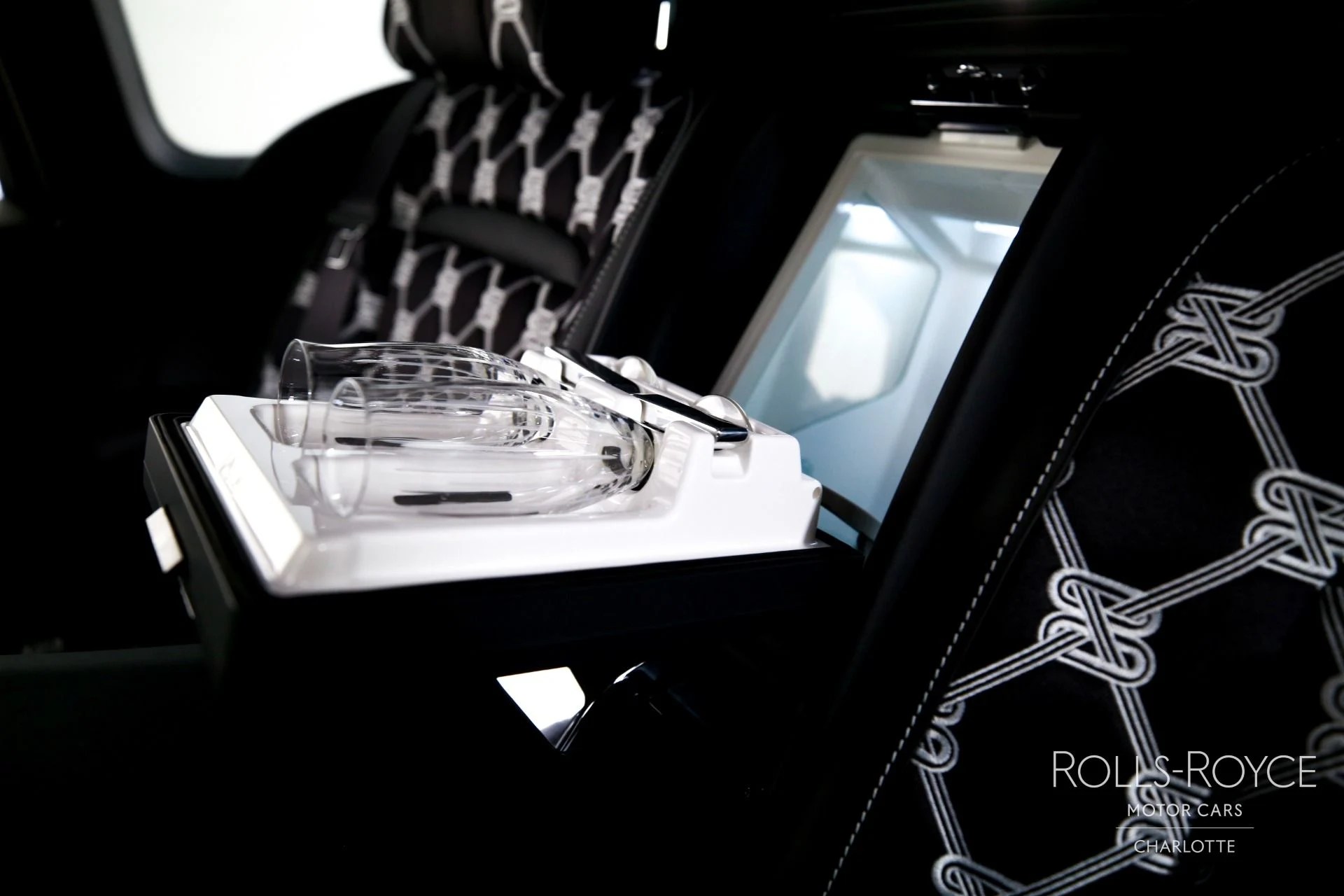 mph024_3088009950_Used_2026_Rolls_Royce_Cullinan_1765392948_5070f690a7