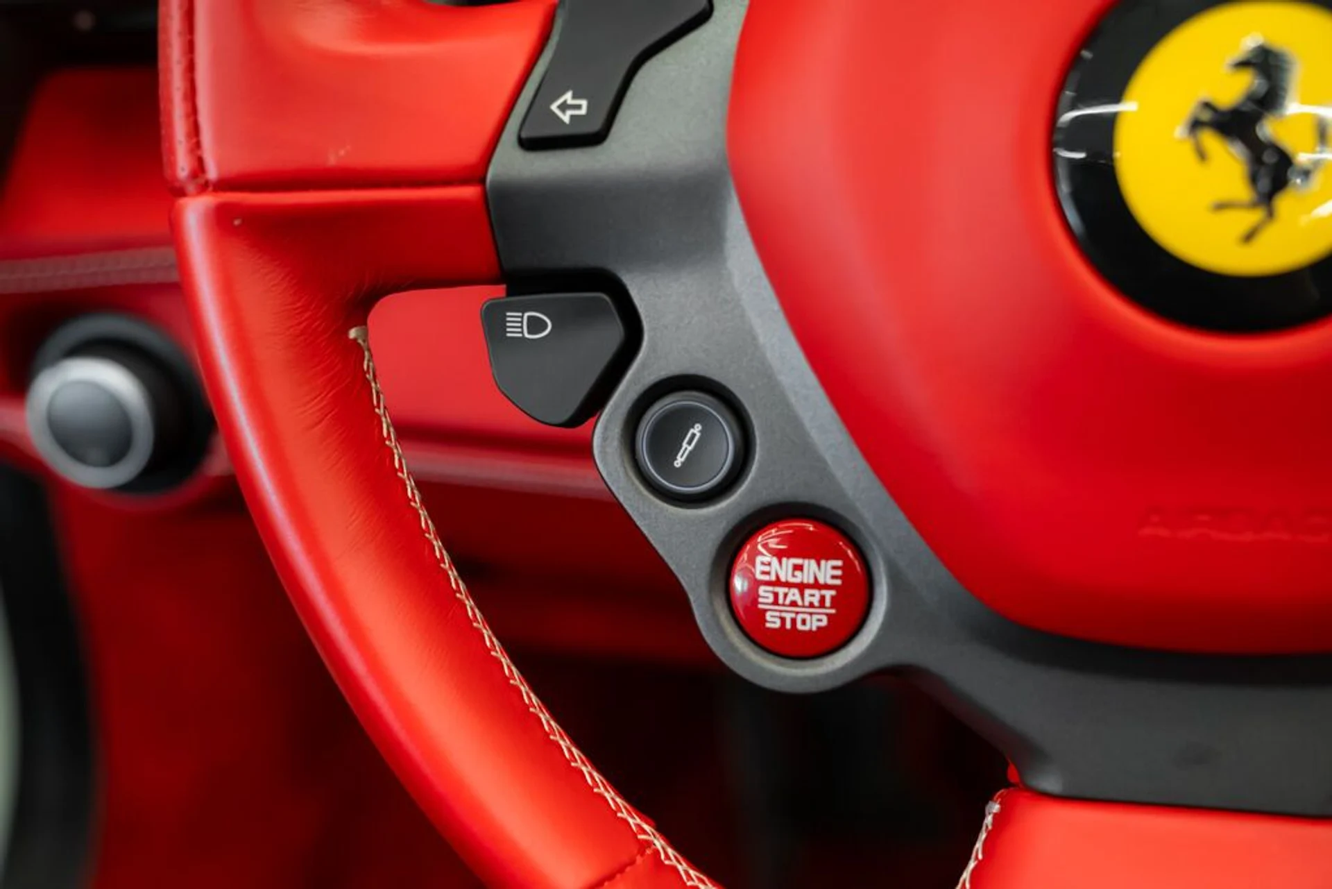 mph024_3095251800_ferrari_488_spider_2019_jpg_v_1754355020_c64d9759a8