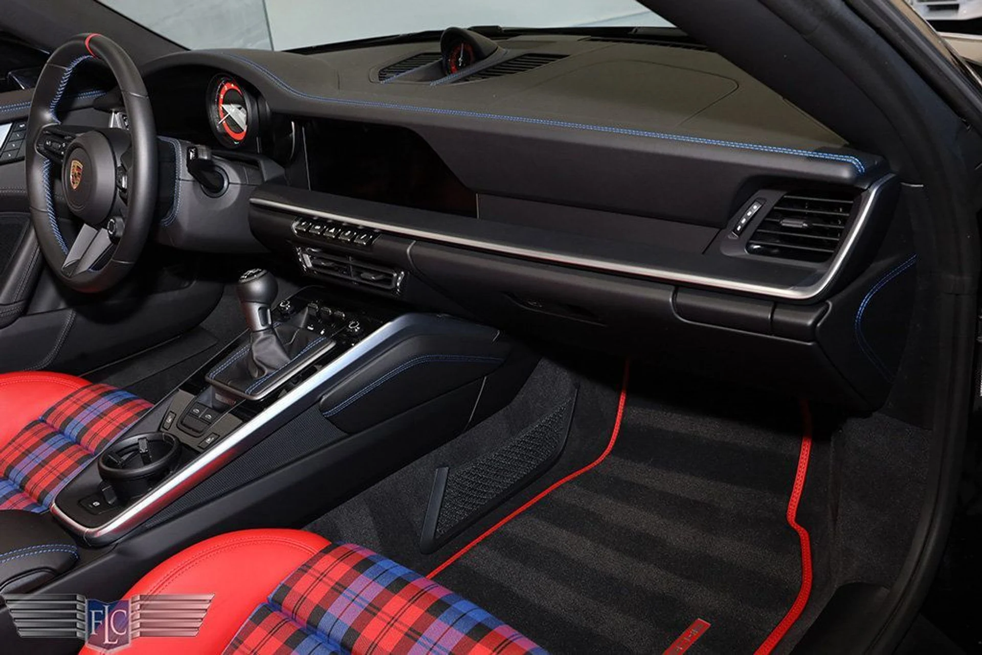 mph024_3102570984_used_2024_porsche_911_targa4s_9689_22903076_25_1024_50c944a6d2