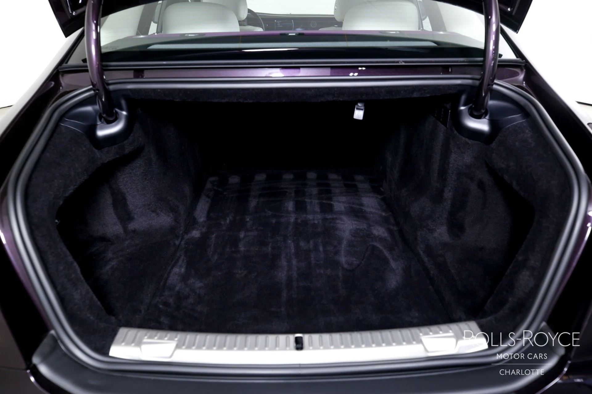 mph024_3102973600_Used_2024_Rolls_Royce_Ghost_1742826622_e4f15a98be