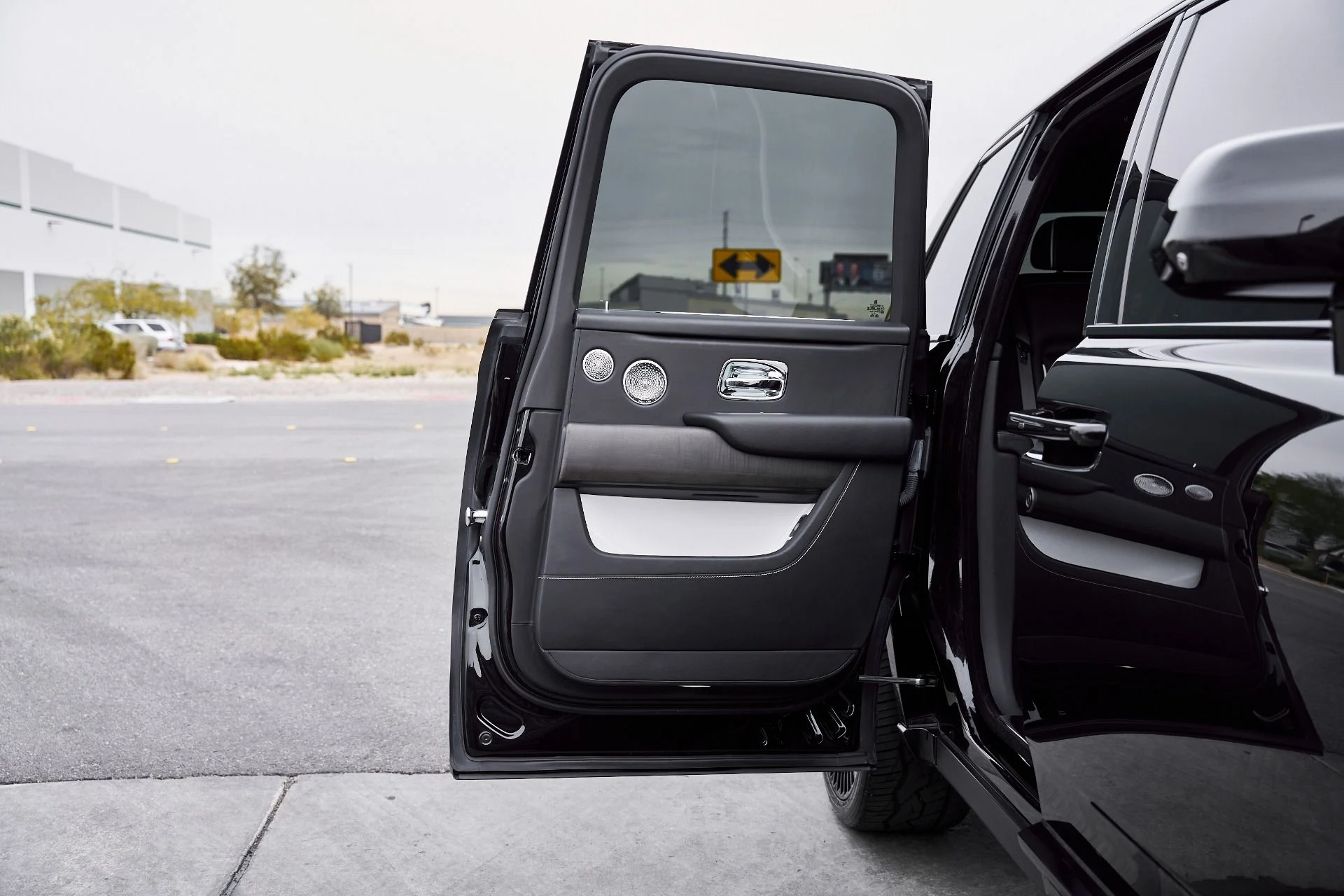 mph024_3107991056_Used_2019_Rolls_Royce_Cullinan_Base_1767201666_dd4f07aa2e