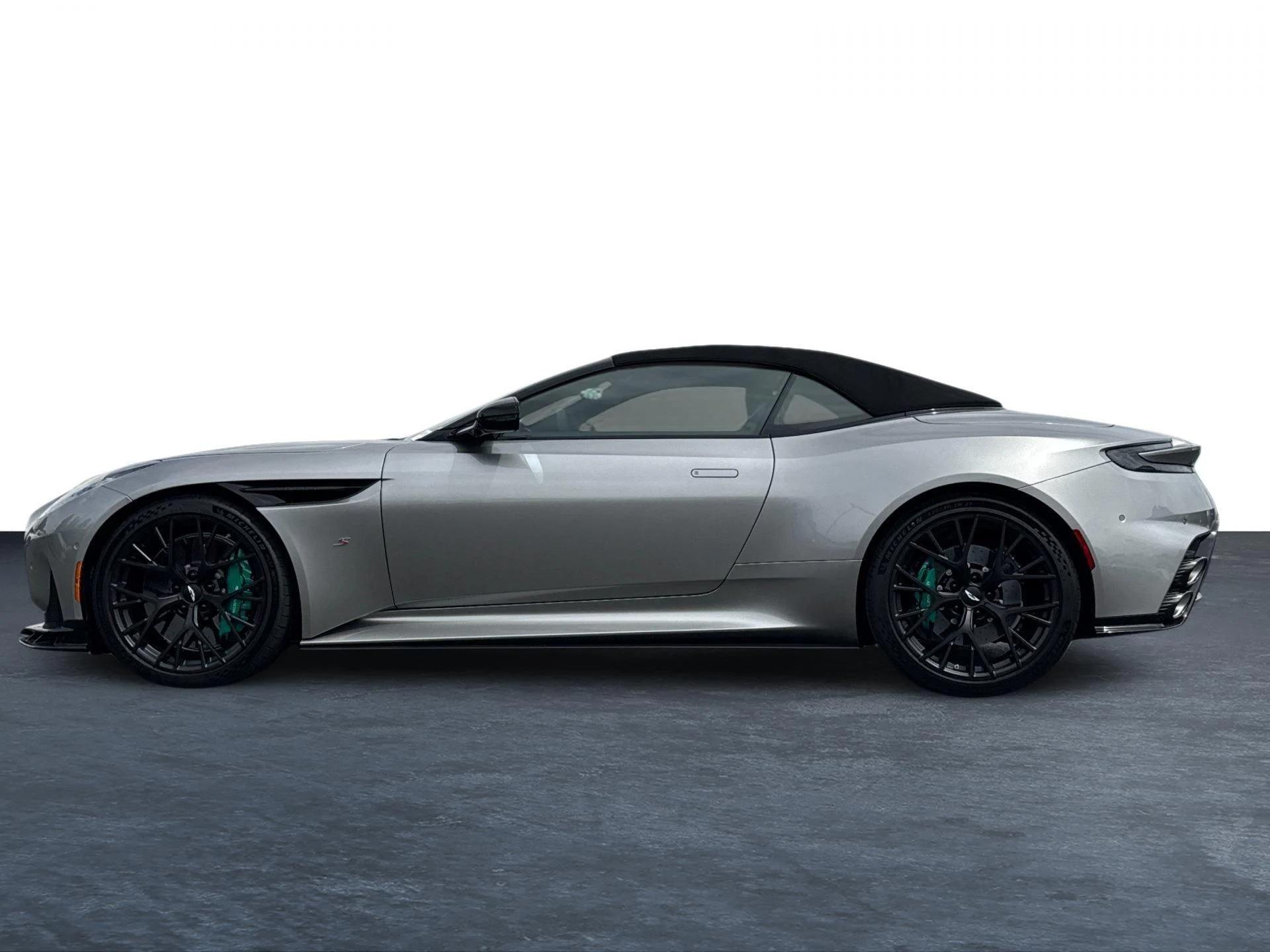 mph024_3120824870_New_2026_Aston_Martin_DB_12_S_1787905748_069dde6dcb