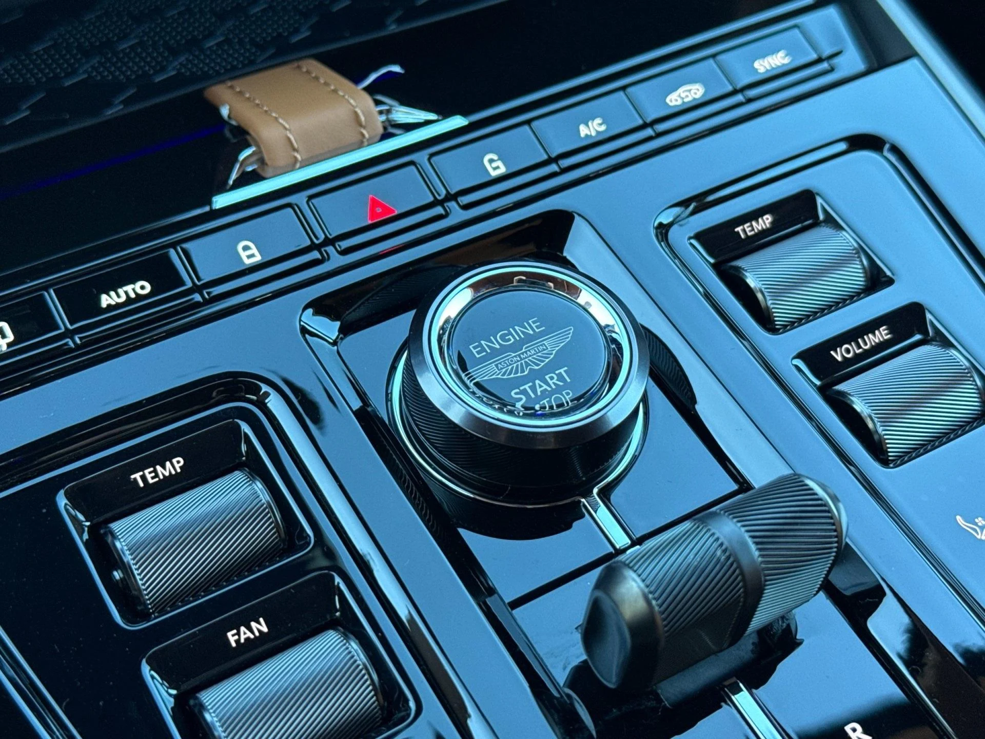 mph024_3120962611_New_2026_Aston_Martin_DBX_707_1768403582_d8f1019bd7