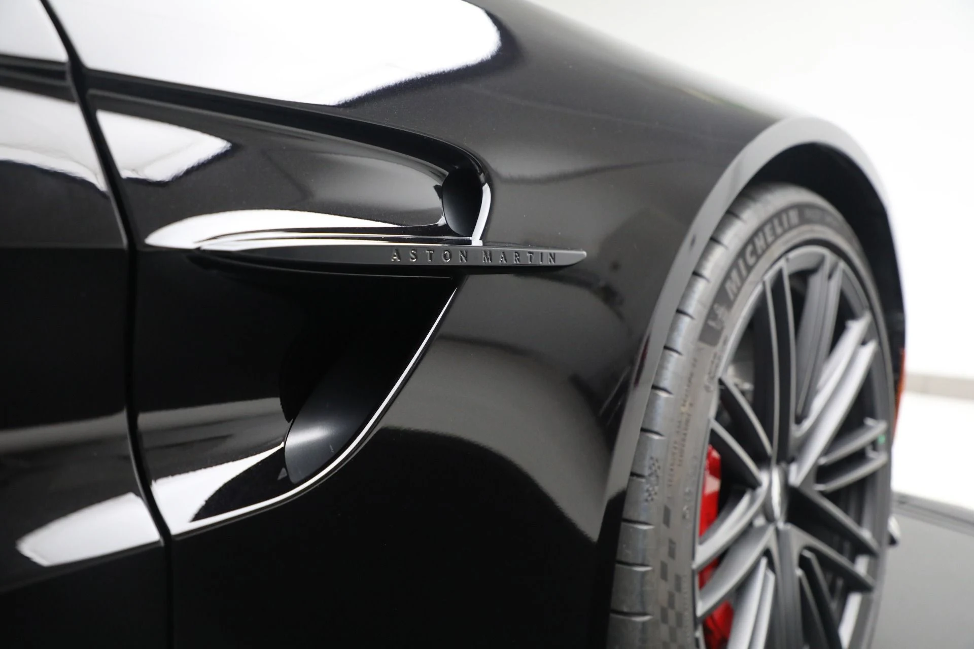 mph024_3126917157_New_2025_Aston_Martin_Vantage_f5de6a4194