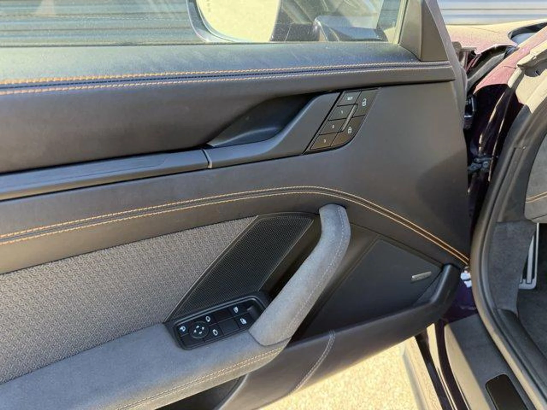 mph024_3132027050_w_A_Zv_Iw_T0o_R23_ZTDI_Xwfu_K_Jc_IV_8_M_2d63d56c84